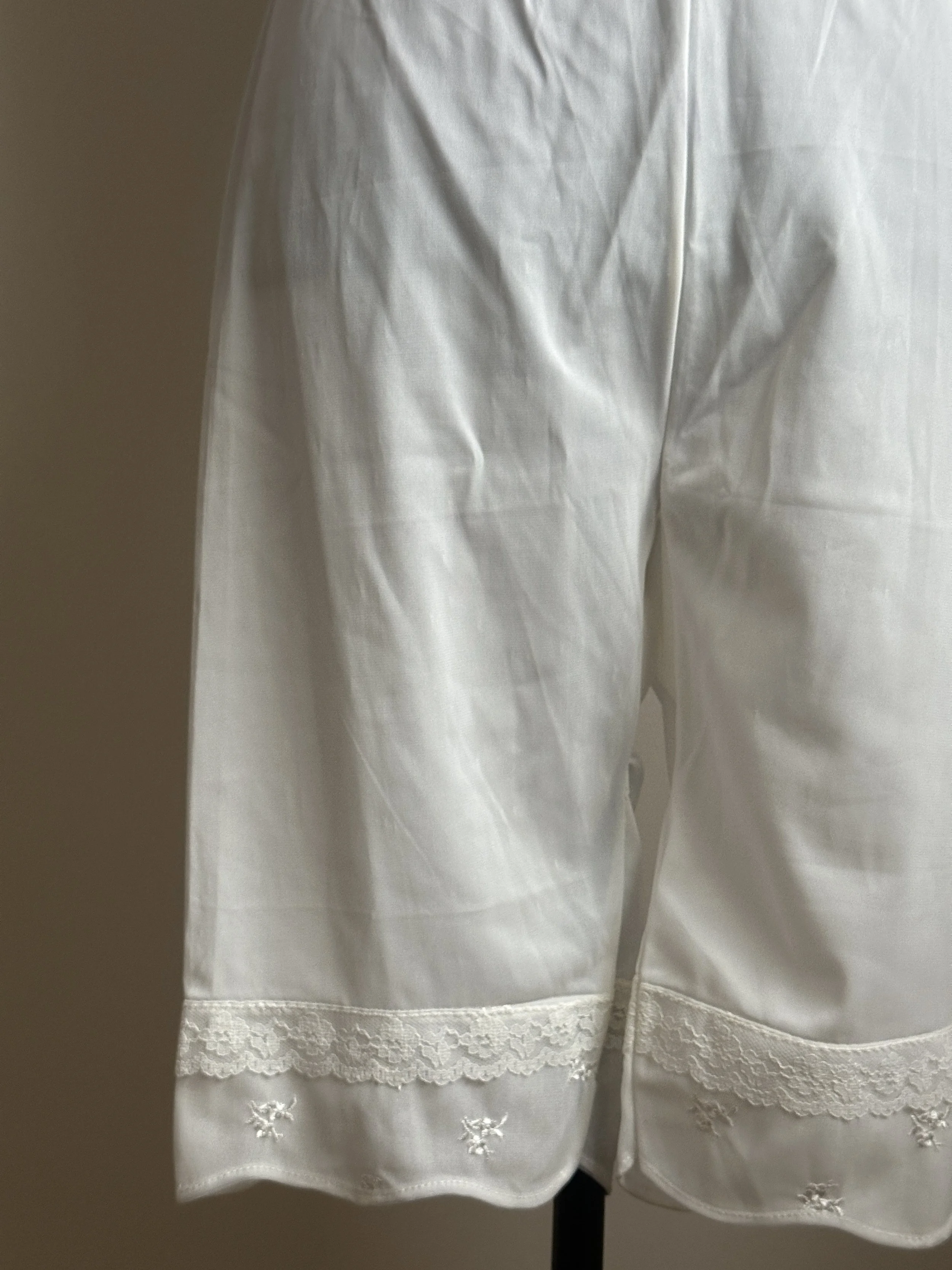 60s Lace Trim Capris