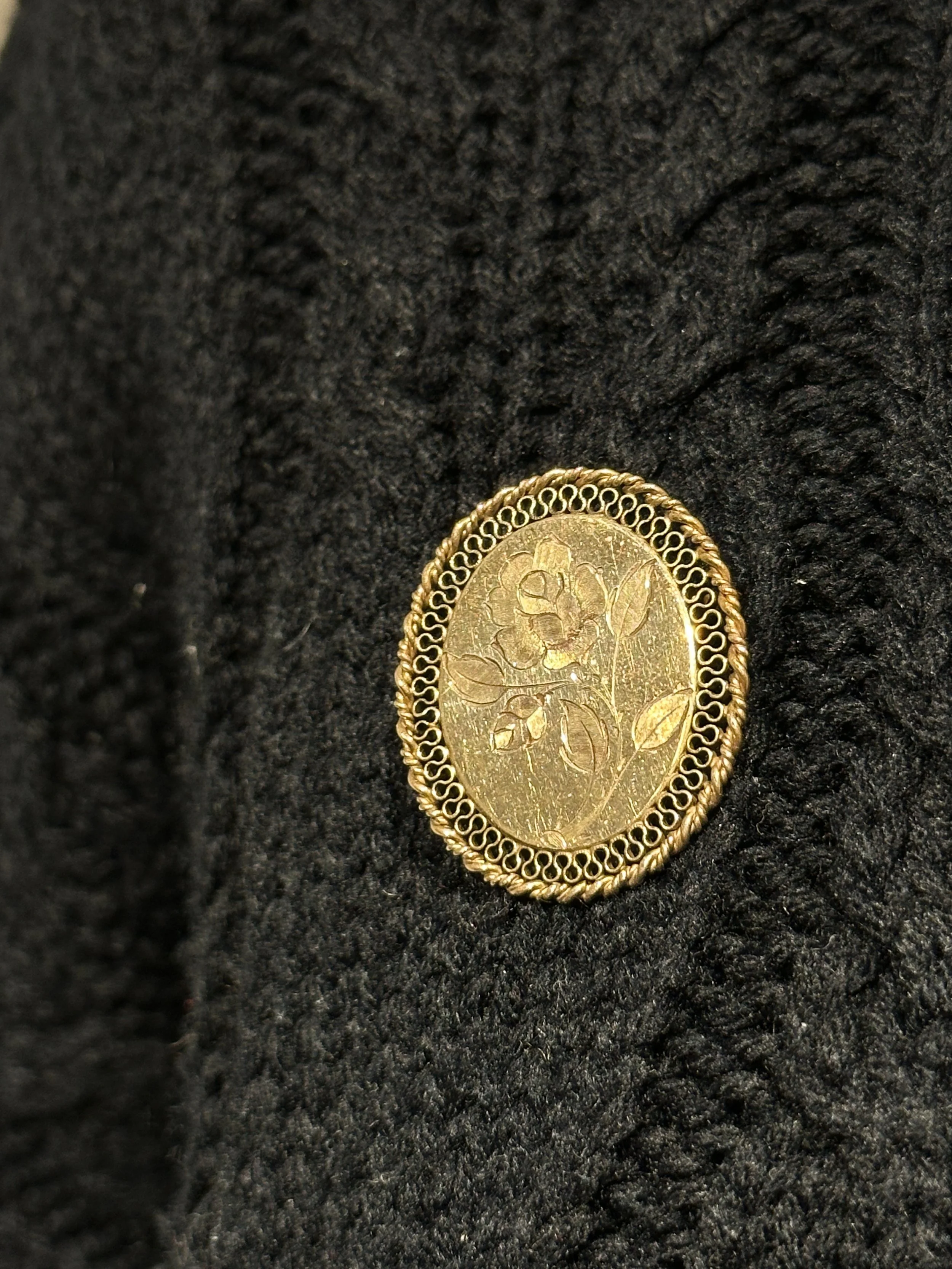 gold broach 2.JPG
