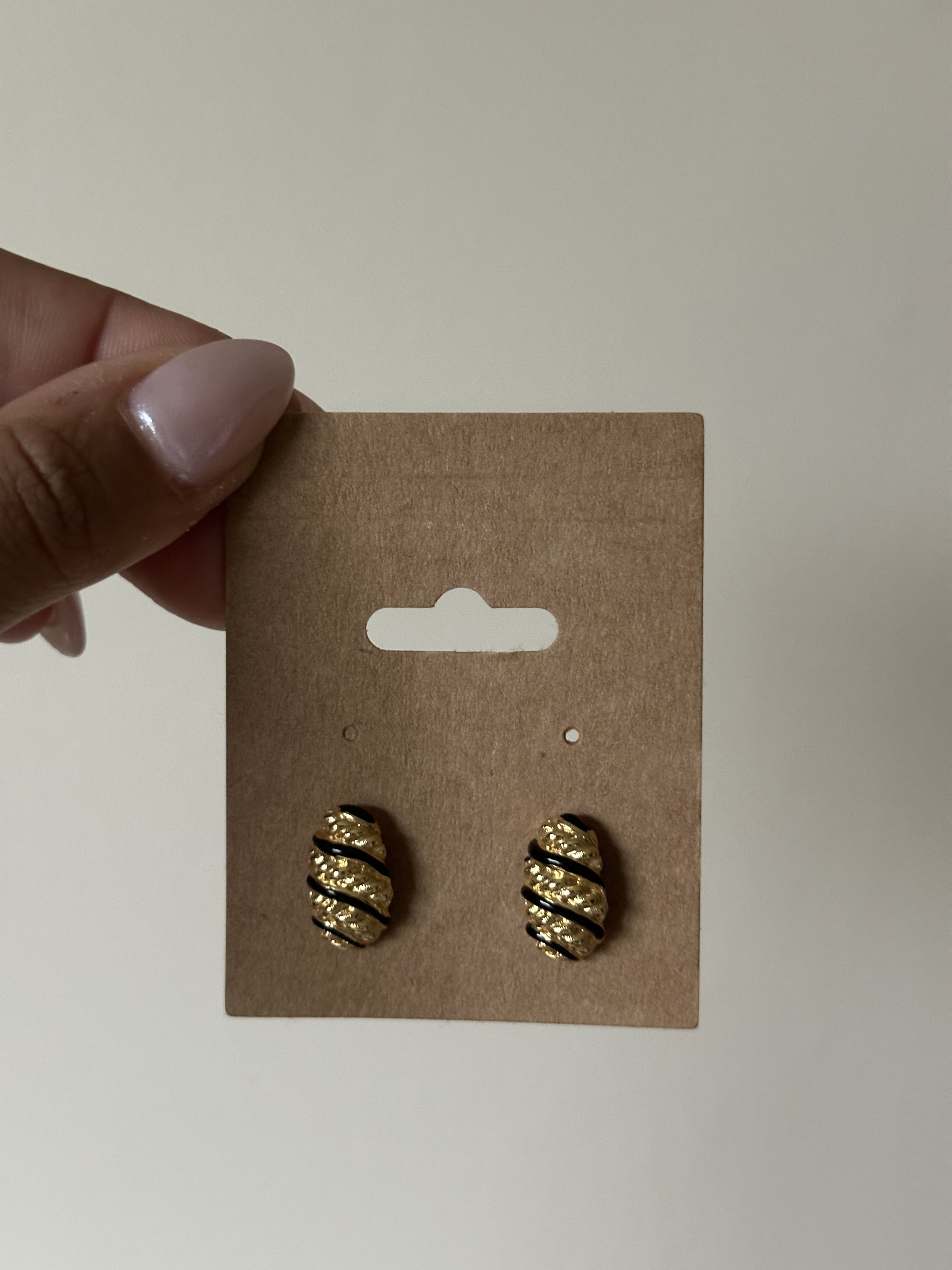 black n gold egg .JPG
