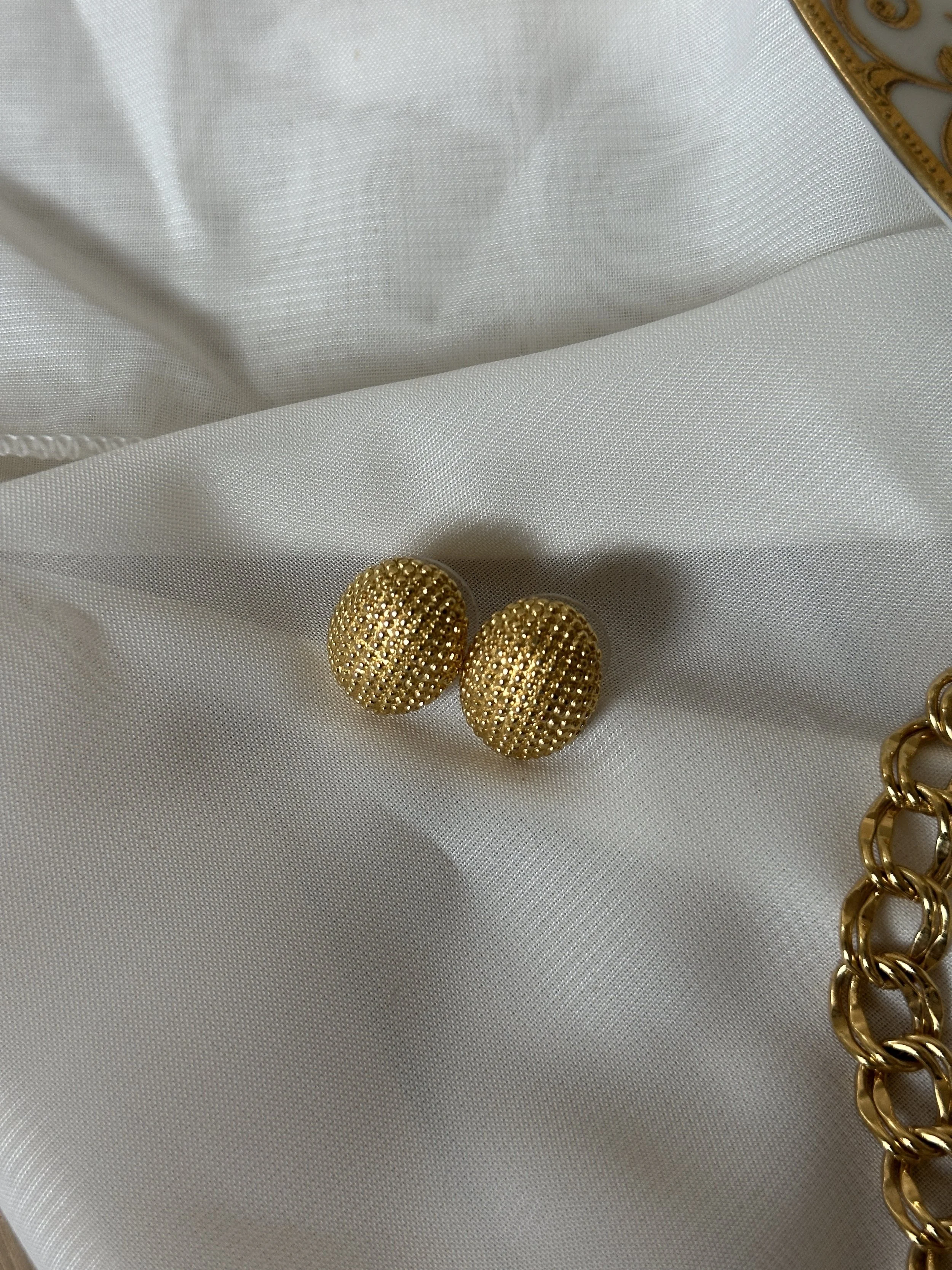 gold textured ovals.JPG