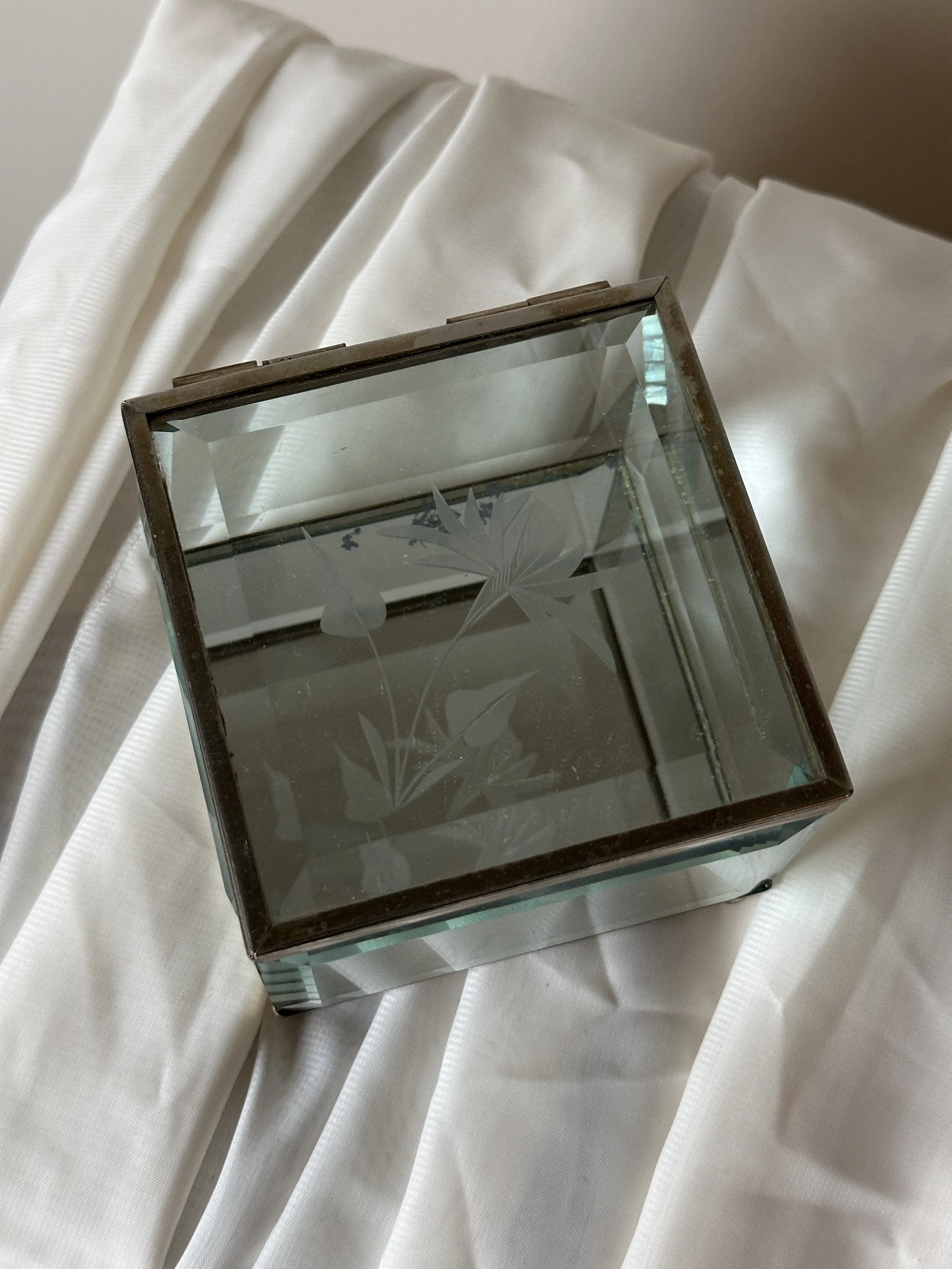 glass jewlery box 3.JPG