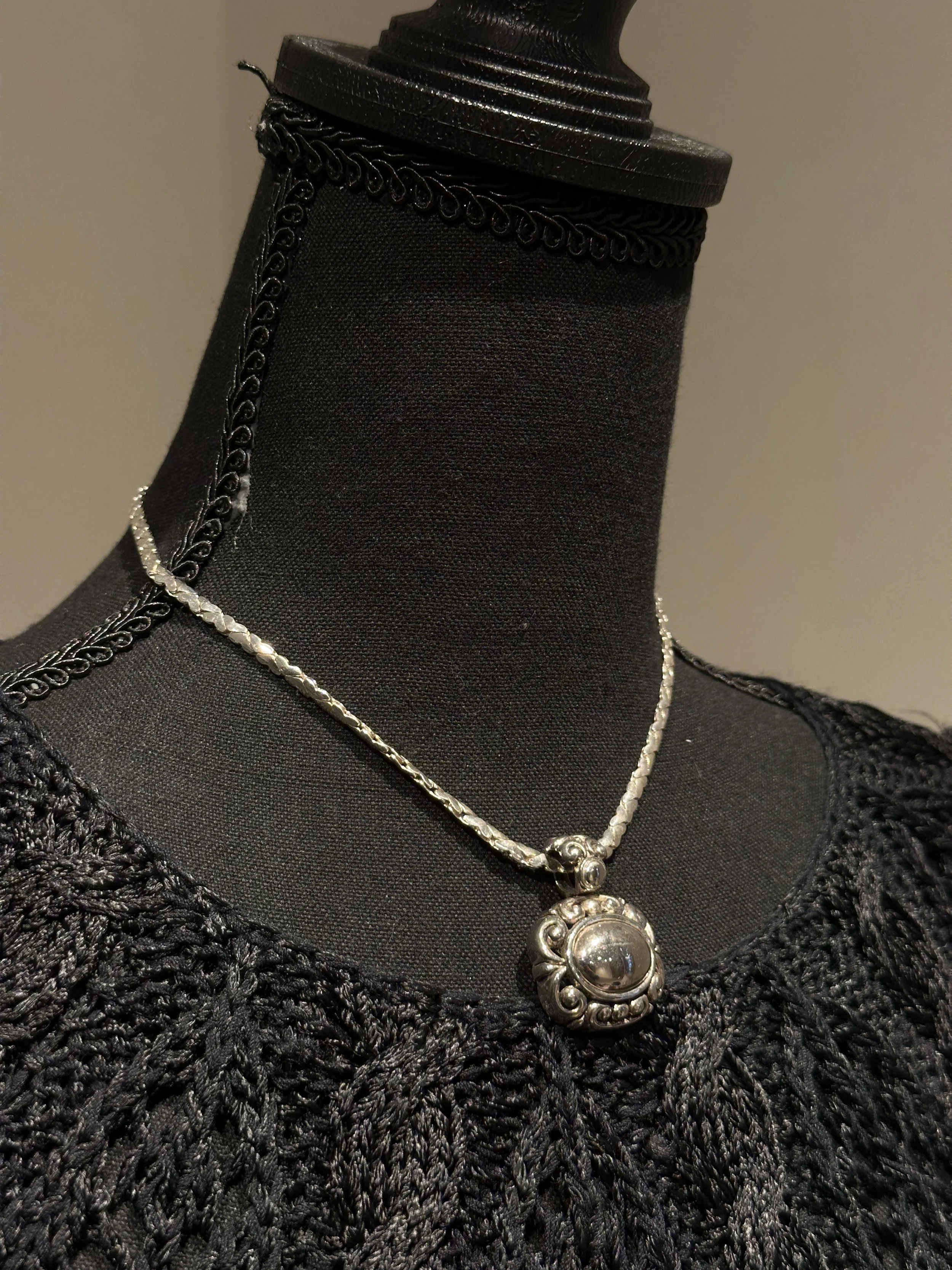 silver tone neck 2.JPG