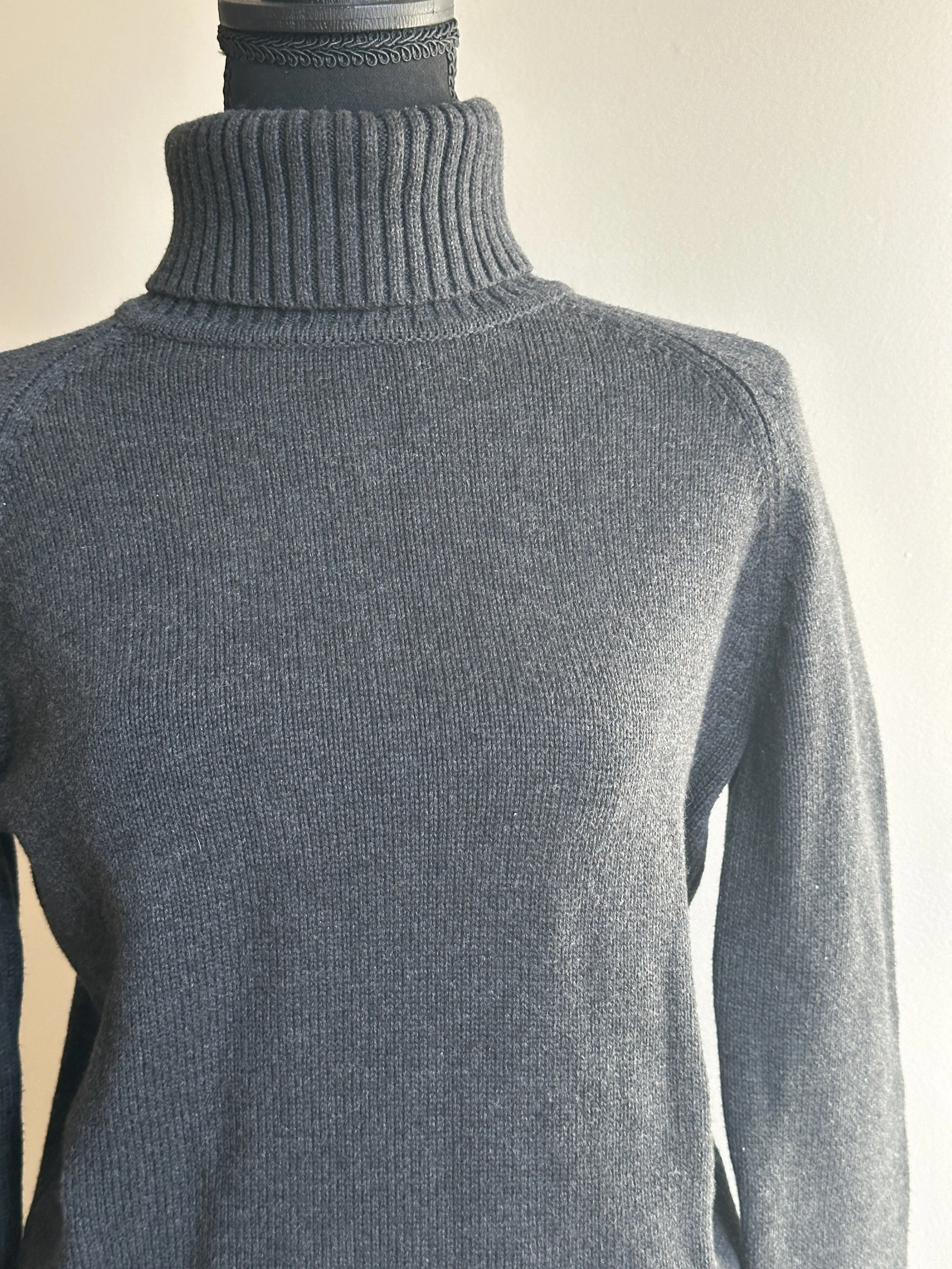 grey turtleneck2.JPG