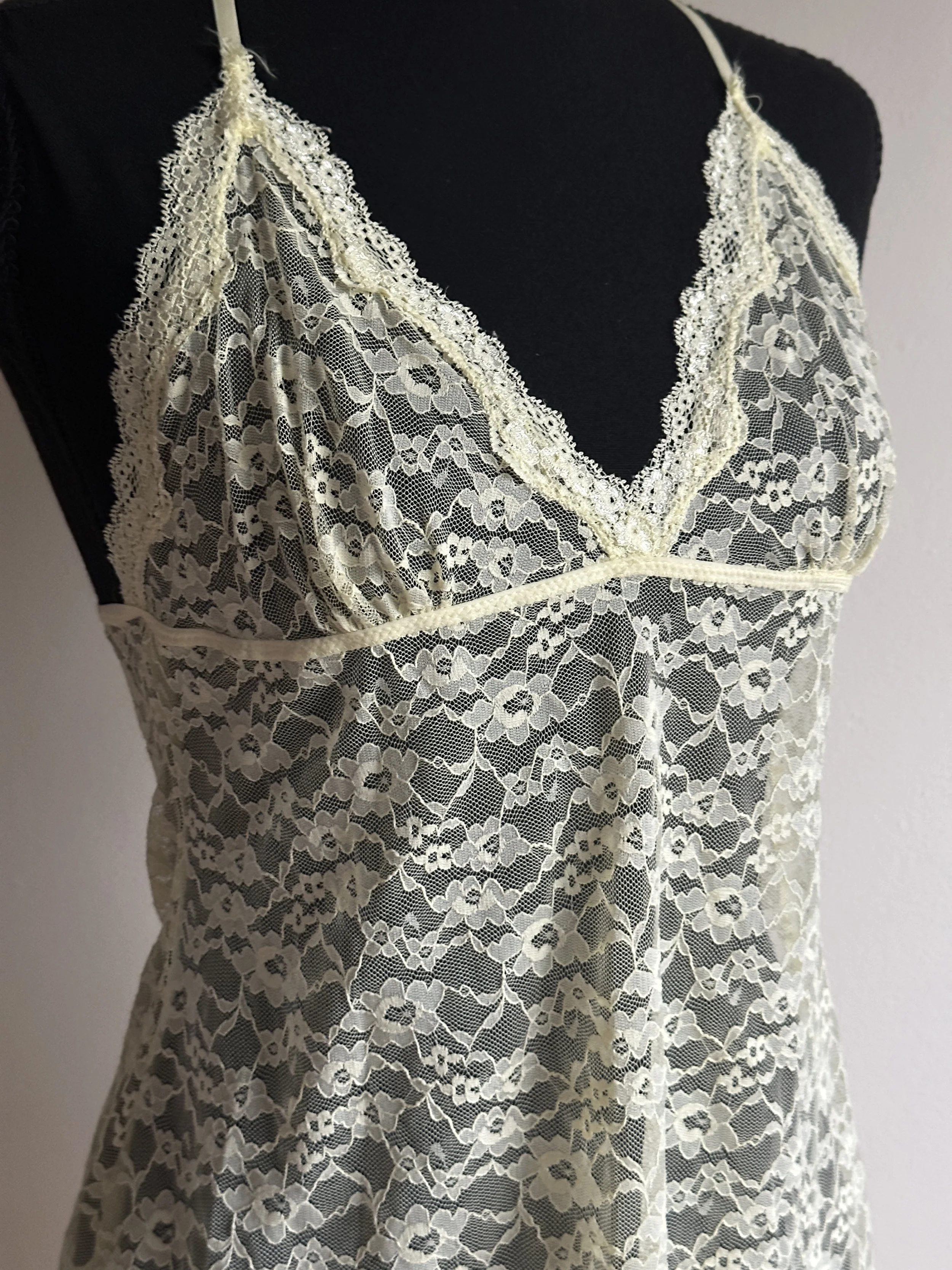 yellow lace top 2 .JPG
