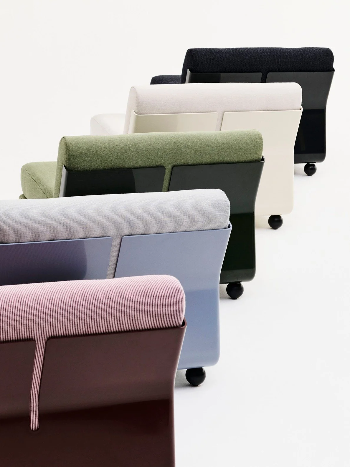 amanta-sofa-bellini-hay-mobilier-design-momentum-lille-curation-meuble-Amanta 1 seater family 06.jpg
