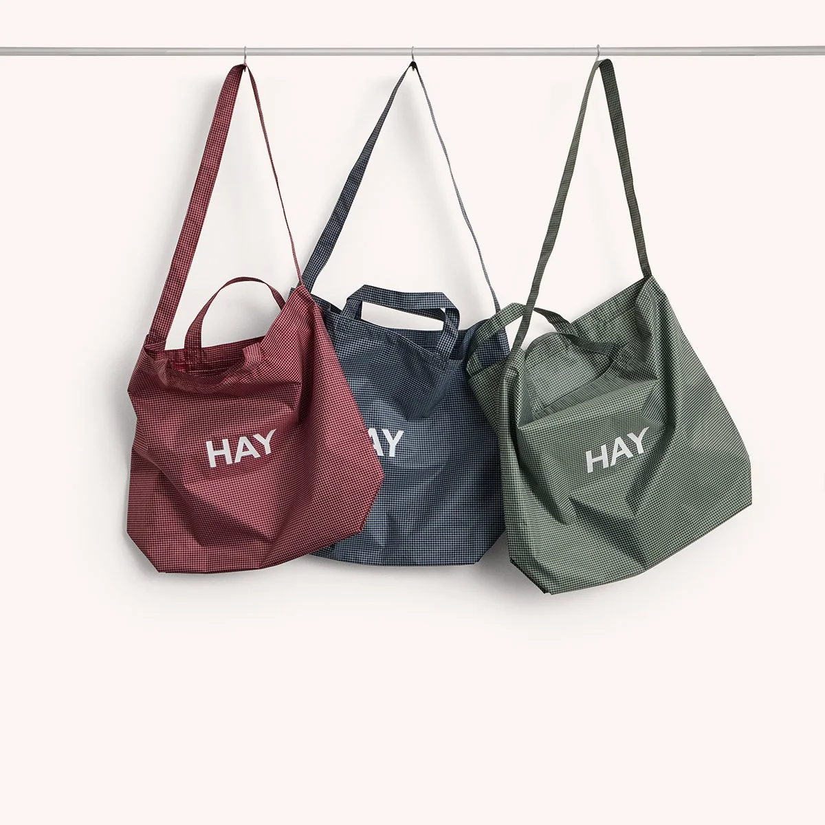 tote-bag-sac-trousse-toilette-recycle-hay-momentum-design-store-lille-rijsel-curation-lifestyle-mobilier-Grid Crossover Bag M family.jpg