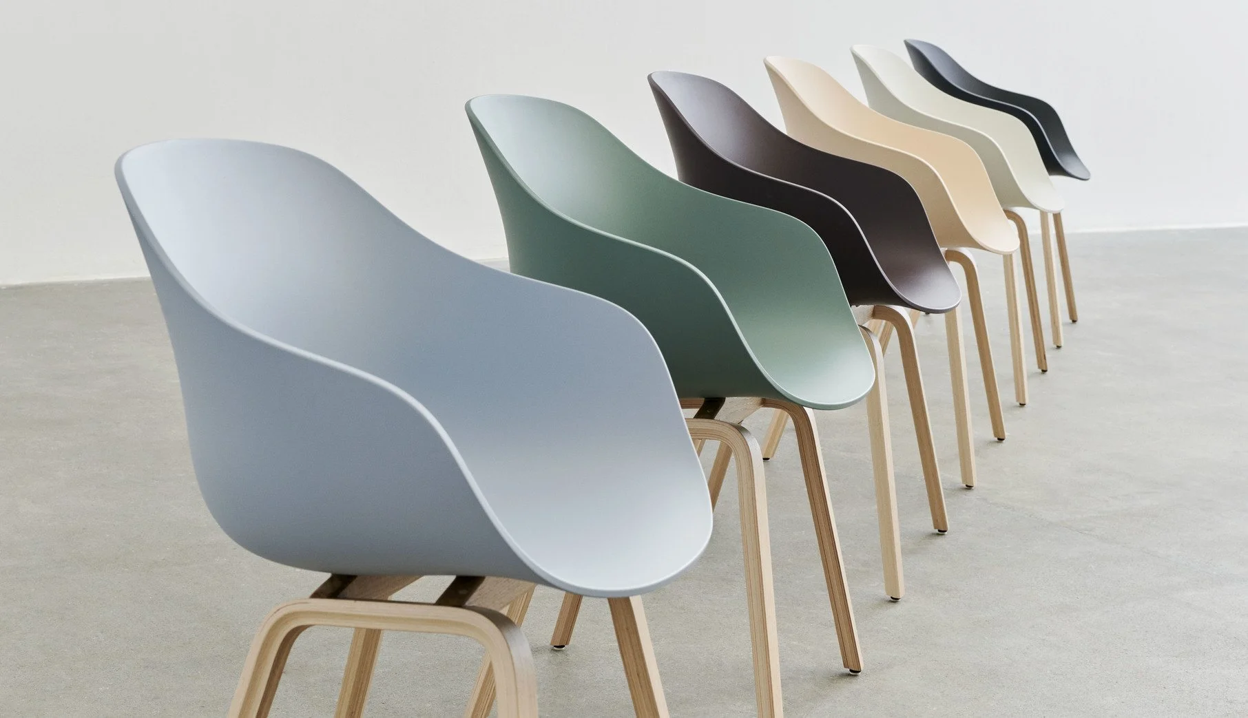 chaise-aac222-bois-polypro-fauteuil-hay-momentum-design-store-lille-curation-About A Chair 222 family 03.jpg