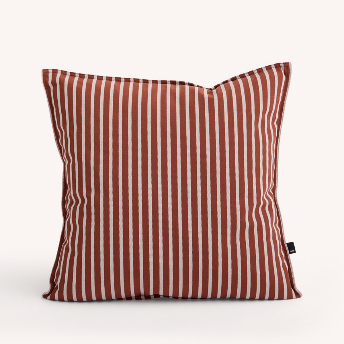 coussin-exterieur-outdoor-terrasse-jardin-hay-momentum-design-store-lille-rijsel-curation-mobilier-AF585-A921-AV06_Terrazza Cushion 50x50 cm terracotta bold stripe.jpg