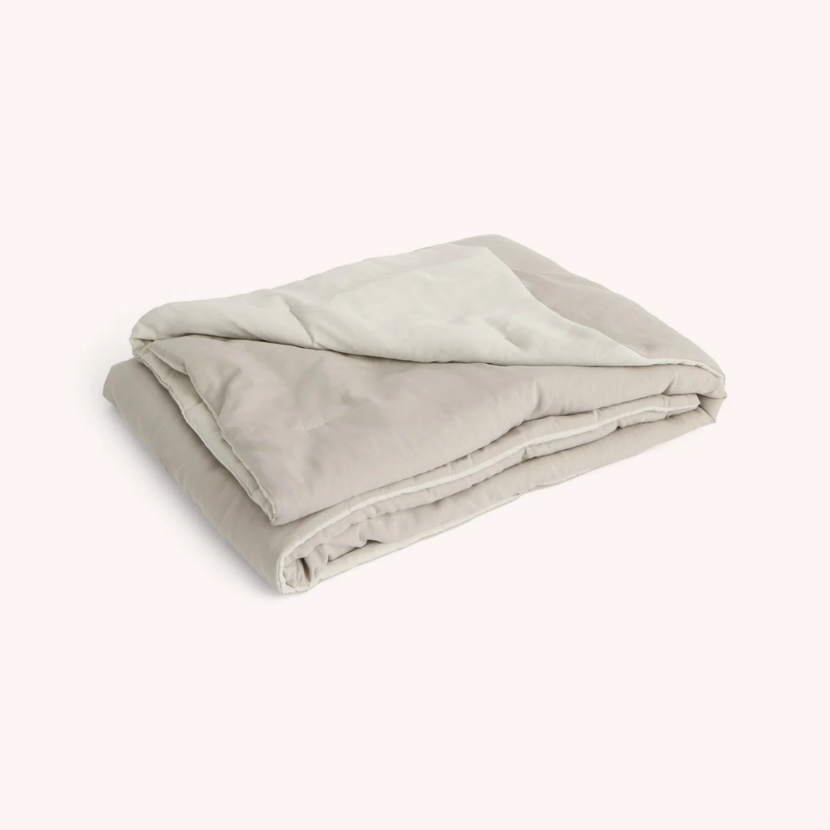 plaid-couverture-exterieur-outdoor-hay-momentum-design-store-lille-rijsel-curation-mobilier-jardin-AF576-A665-AG26_Air Quilt 140x200 cm soft grey.jpg