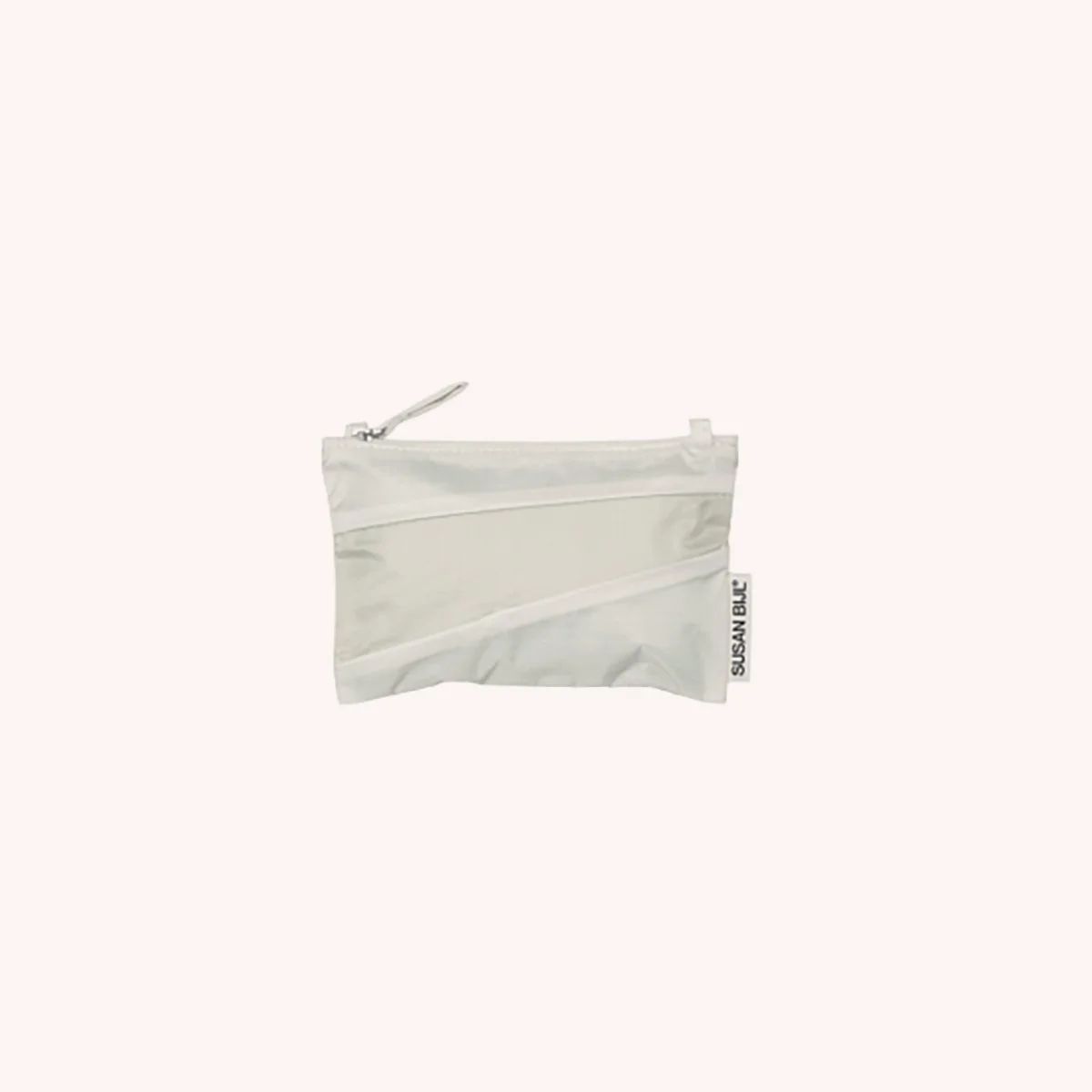 pochette-the-new-pouch-cloud-blanc-collection-zero-susan-bijl-nylon-recycle-waterproof-momentum-design-store-lille-lifestyle-mobilier-deco-curation2288-653-8959.jpg