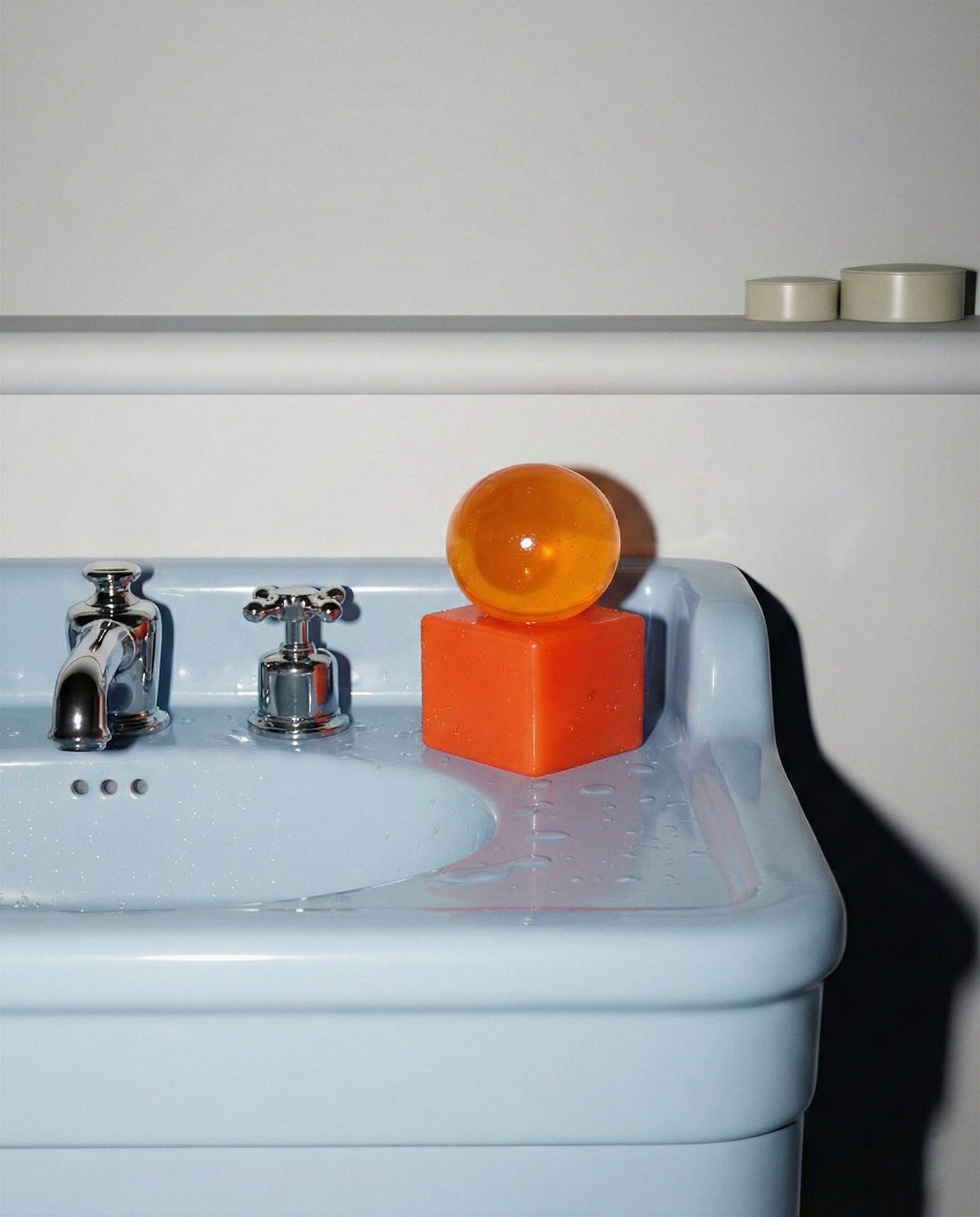 savon-porte-savon-oba-matias-moellenbach-salle-de-bain-bain-lifestyle-momentum-design-store-lille-rijsel-deco-mobilier-OBA-PAPAYA2.jpg