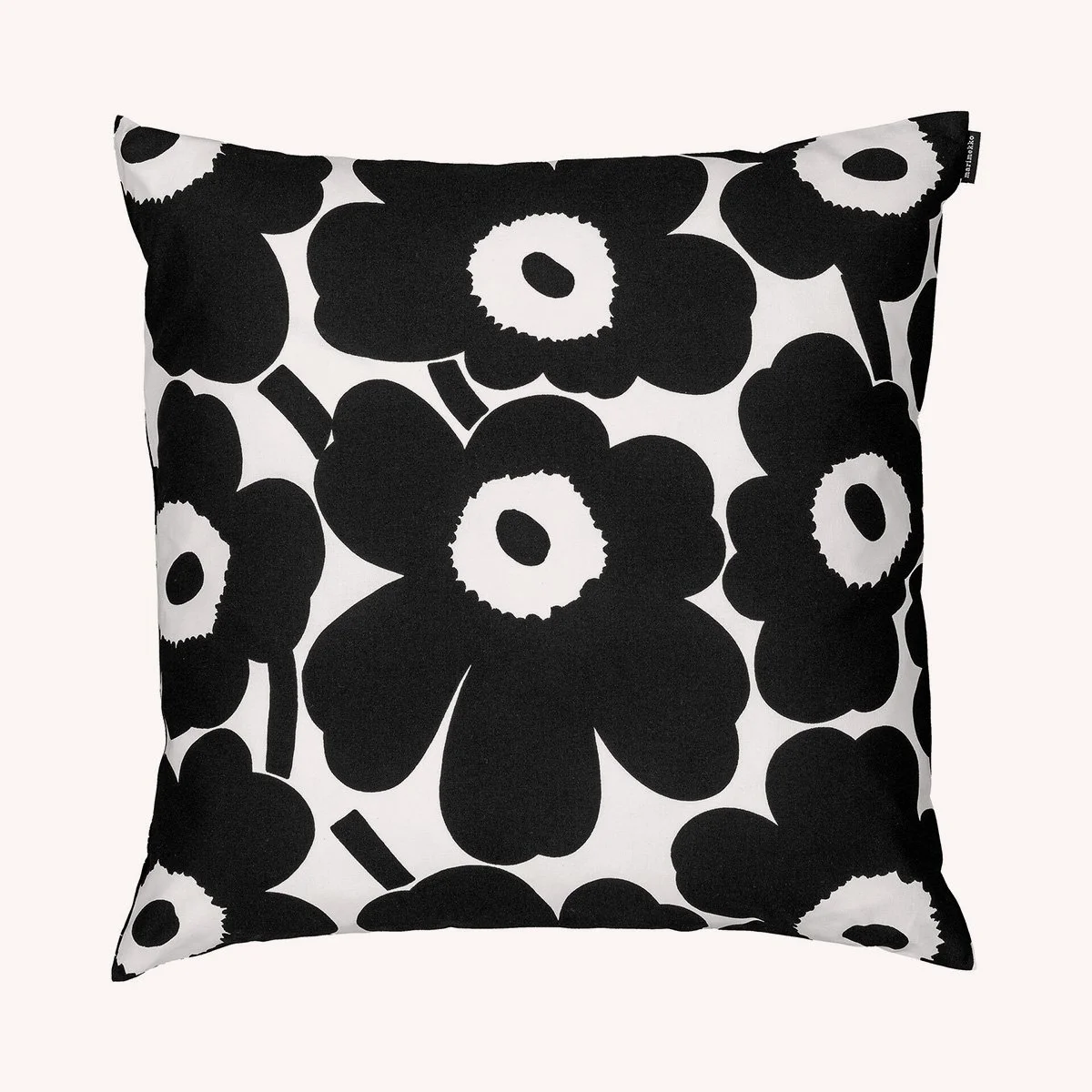 housse-coussin-50x50-cushion-unikko-pieni-cuisine-marimekko-momentum-design-store-lille-rijsel-curation-mobilier-lifestyle-15.jpg