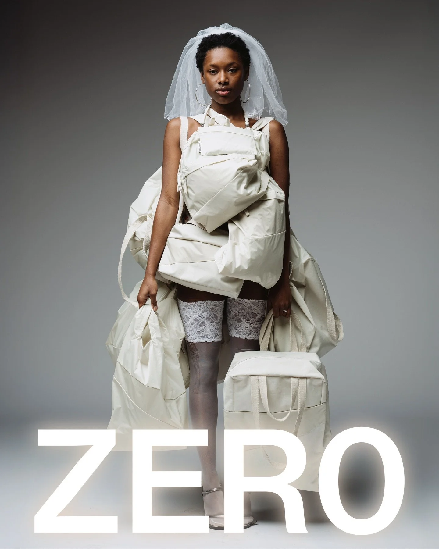 ZERO, nouvelle collection SUSAN BIJL !
Apr&egrave;s 25 ans d&rsquo;exp&eacute;rimentations color&eacute;es, Susan Bijl revient &agrave; l&rsquo;essentiel avec la collection ZERO. 
Une collection en nuances de blanc, reprenant tous ses mod&egrave;les.