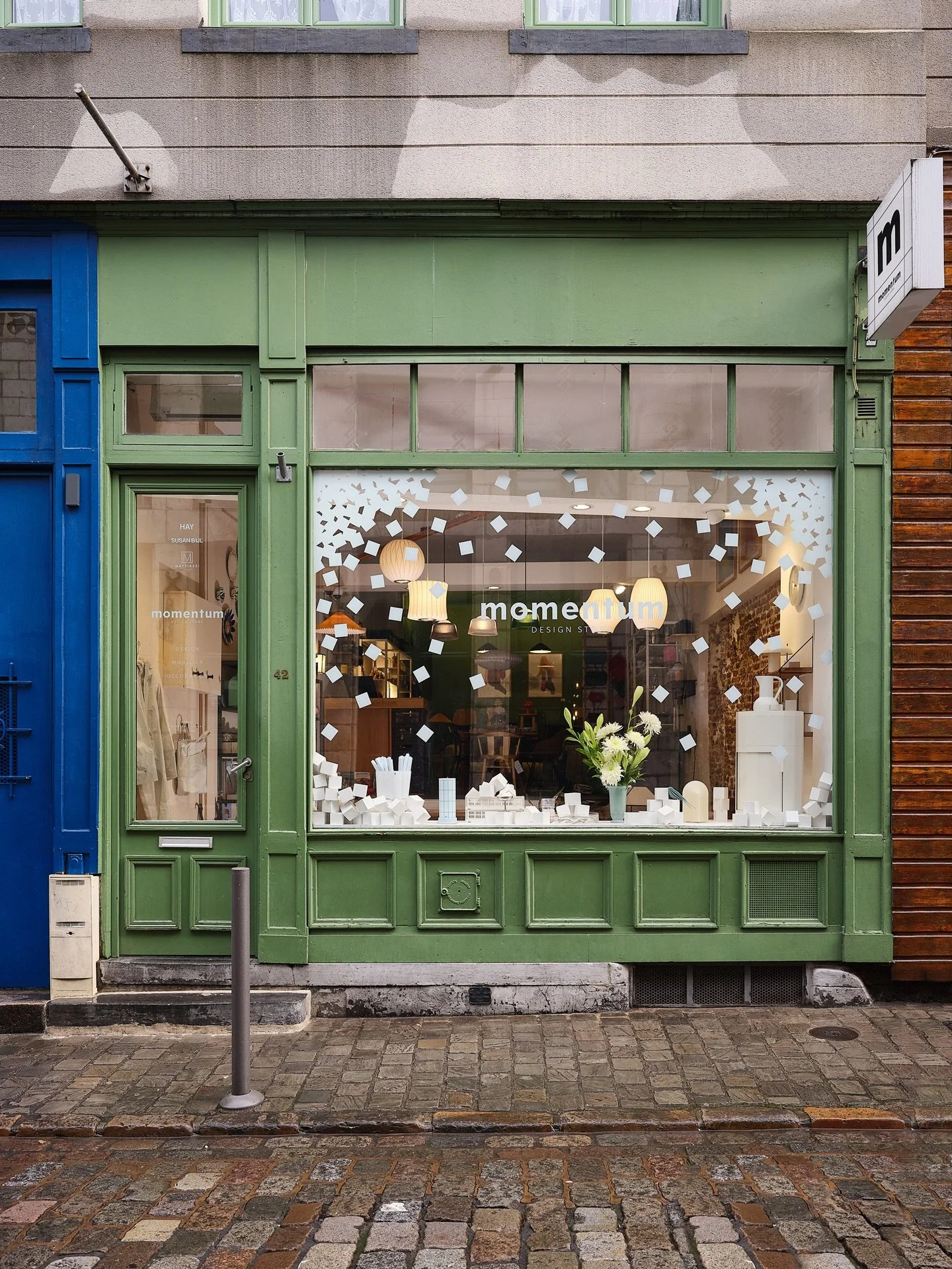 Vitrine d&rsquo;hiver. En complicit&eacute; avec Studio Disco Design. Elles avaient con&ccedil;ues une cool vitrine au printemps dernier, on avait envie de refaire un truc pour cet hiver. Quelque chose qui nous/me ressemble.
J&rsquo;esp&egrave;re que