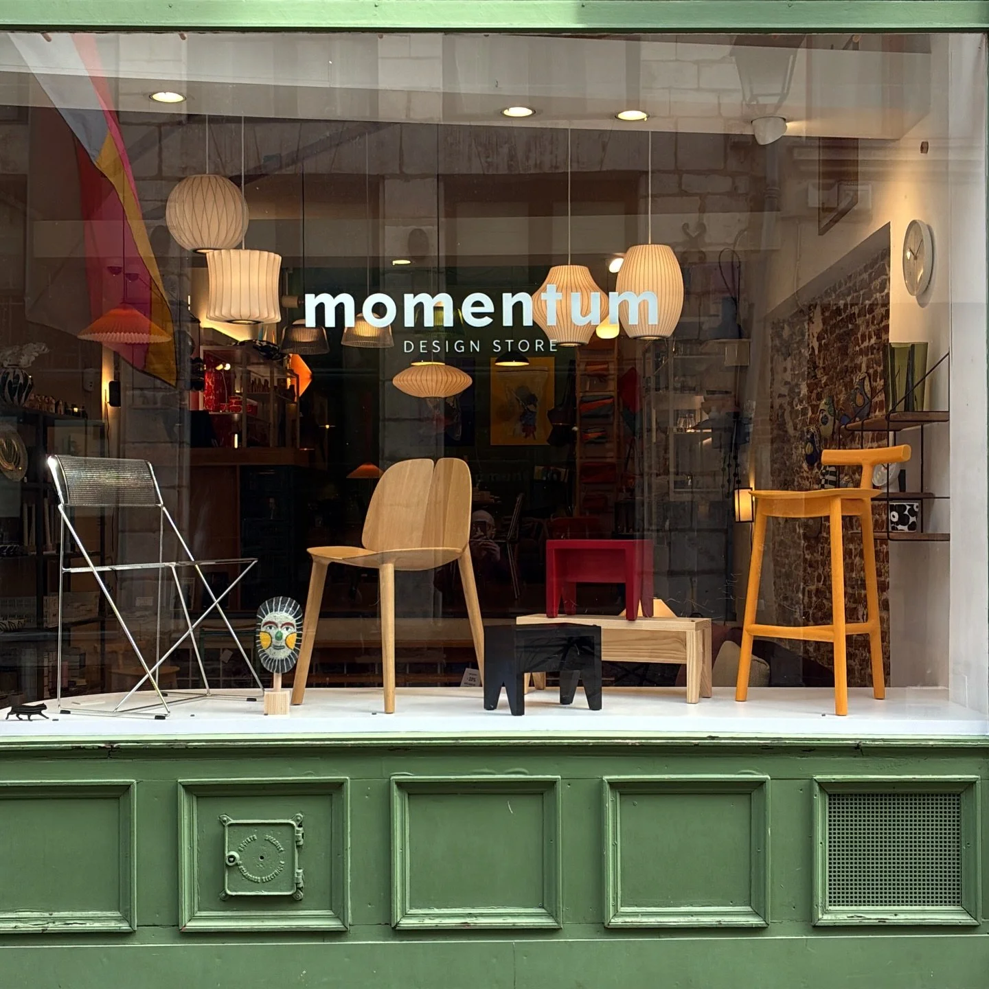 S&eacute;lectionner et mixer les designs&hellip;
LE grand plaisir dans la gestion d&rsquo;une aventure ind&eacute;pendante : s&eacute;lectionner pour vous des designs, des marques, des mati&egrave;res, qui me parlent et qui me donnent envie de partag