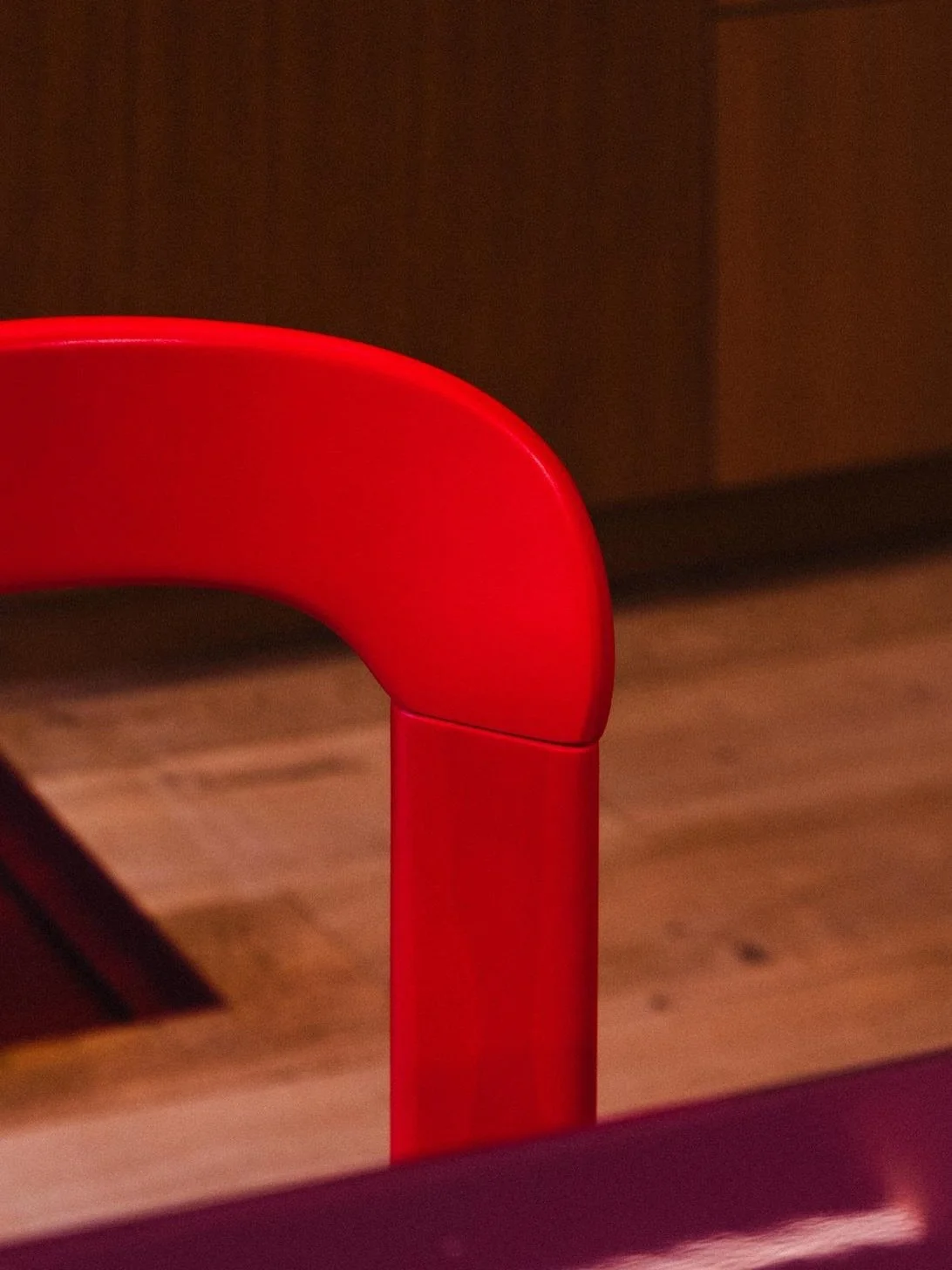 GILDA, salon de manucure, situ&eacute; rue de la clef, tout beau tout neuf ! 
Un vrai plaisir d&rsquo;avoir fourni les chaises Bruno Rey, dans ce rouge magnifique qui s&rsquo;accorde compl&egrave;tement avec l&rsquo;univers de Gilda.
Merci Marine et 