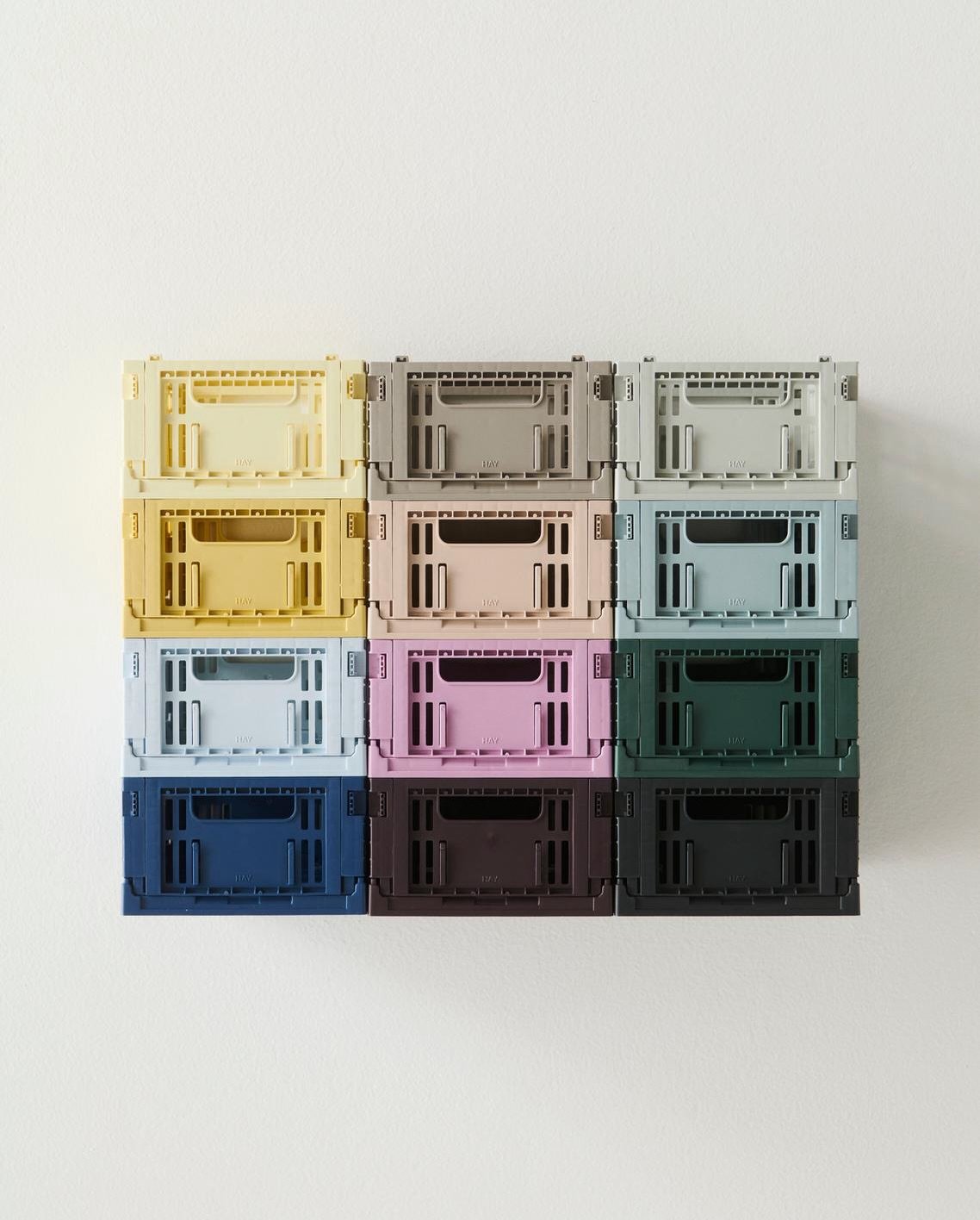 Les cagettes HAY. Pour tout, partout, tout le temps.
100% recycl&eacute;e, pliable, empilable, roulettes et plateaux en option.
Tr&egrave;s nombreuses tailles et couleurs.
Ludique et pratique.
Peace
.
@haydesign
#momentumdesignstore #momentumlille #h