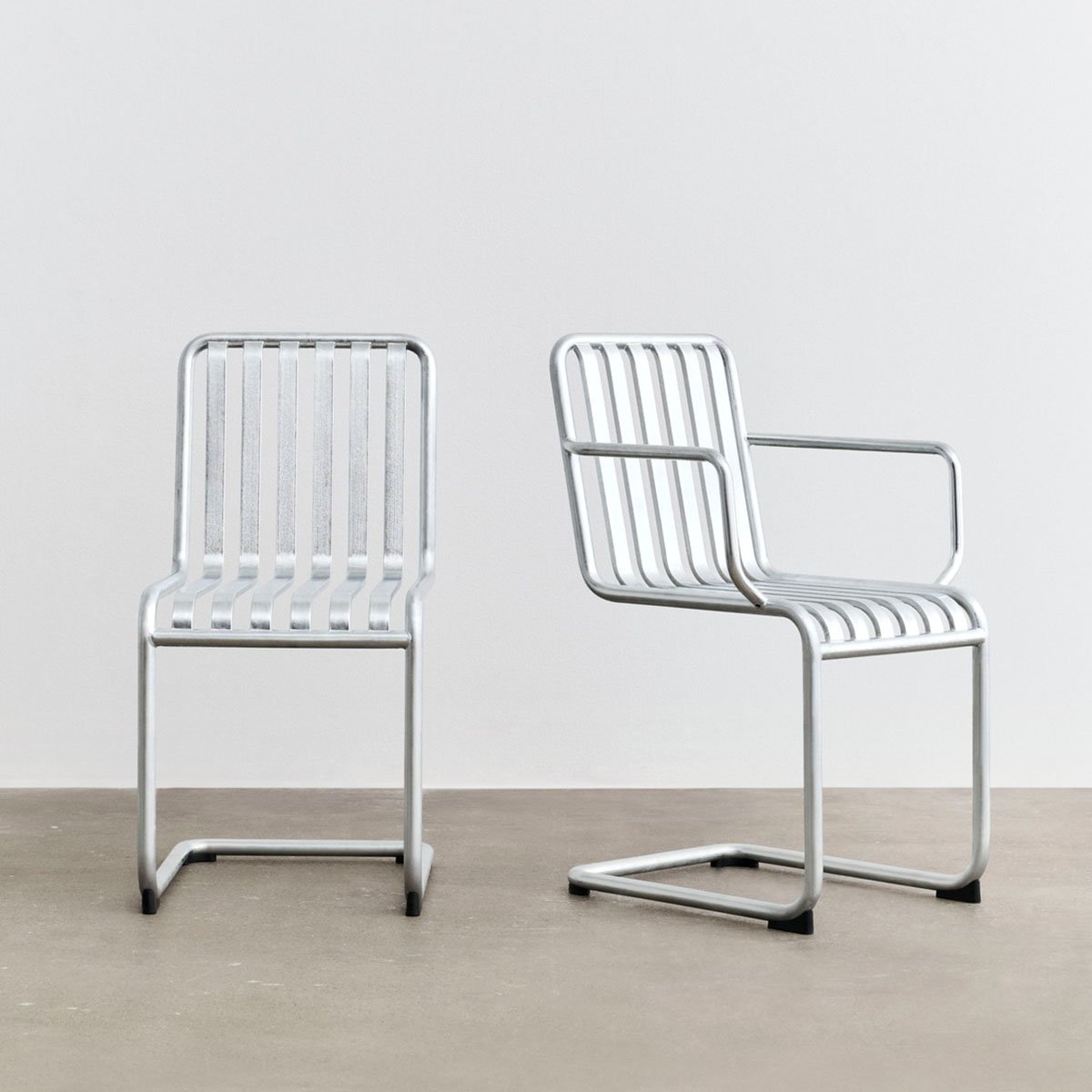 chaise-outdoor-jardin-bouroullec-hay-momentum-design-store-lille-rijsel-curation-mobilier-decoration-lifestyle-Palissade Cantilever Chair_Armchair hot galvanised.jpg