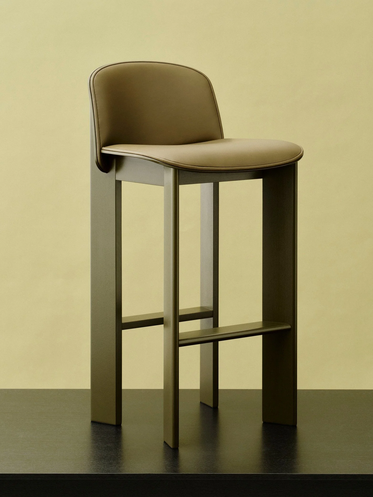 collection-chisel-tabouret-chaise-table-lounge-salon-bar-bois-momentum-design-store-lille-rijsel-deco-mobilier-meubles-AG083-G160-AA36-02TQ_Chisel 35 Bar Stool H75 Sense forest.jpg