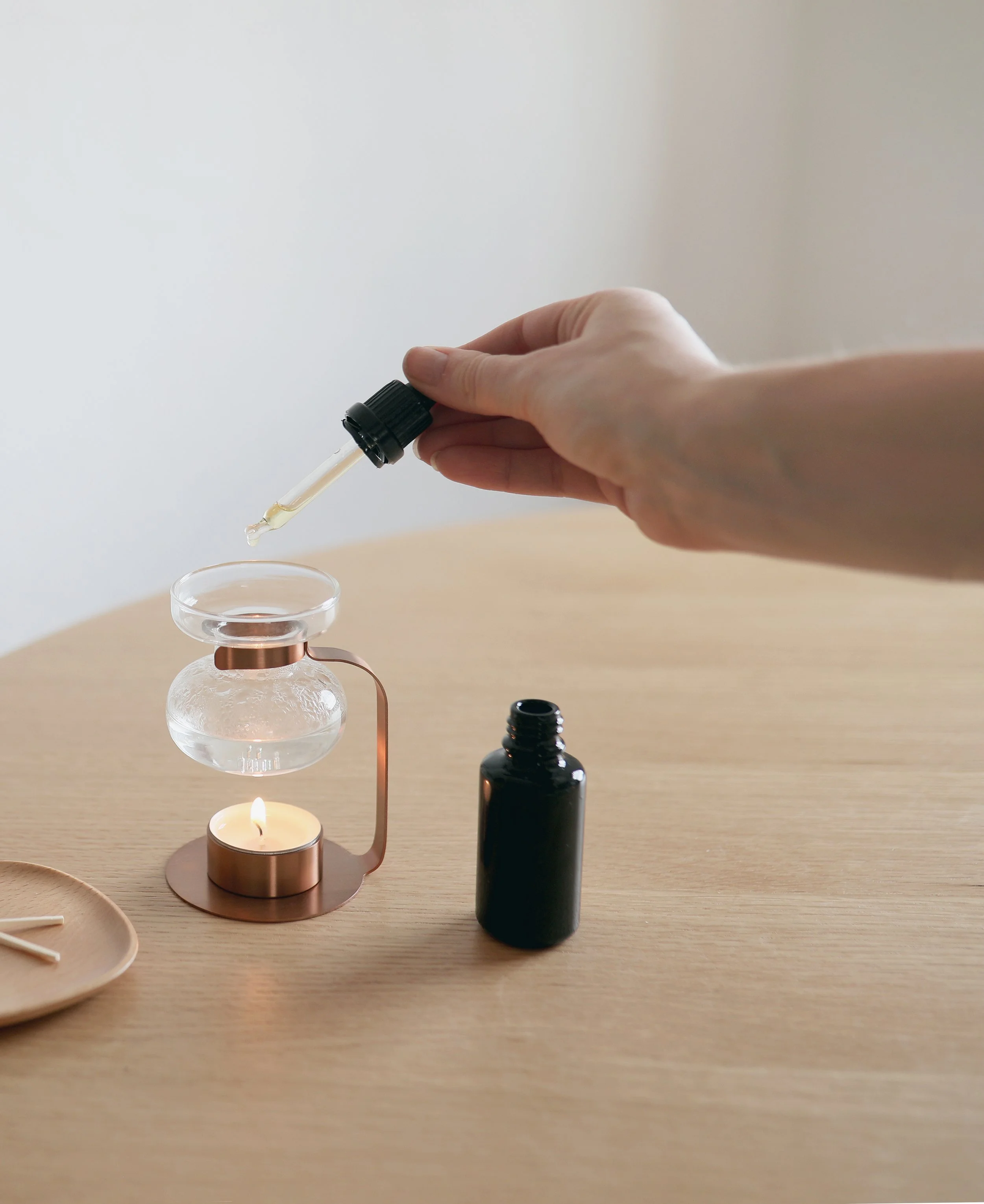 diffuseur-huiles-essentielles-aroma-oil-warmer-kinto-momentum-design-store-lille-lifestyle-mobilier-deco-rijsel-curationaow_20aw_003.jpg