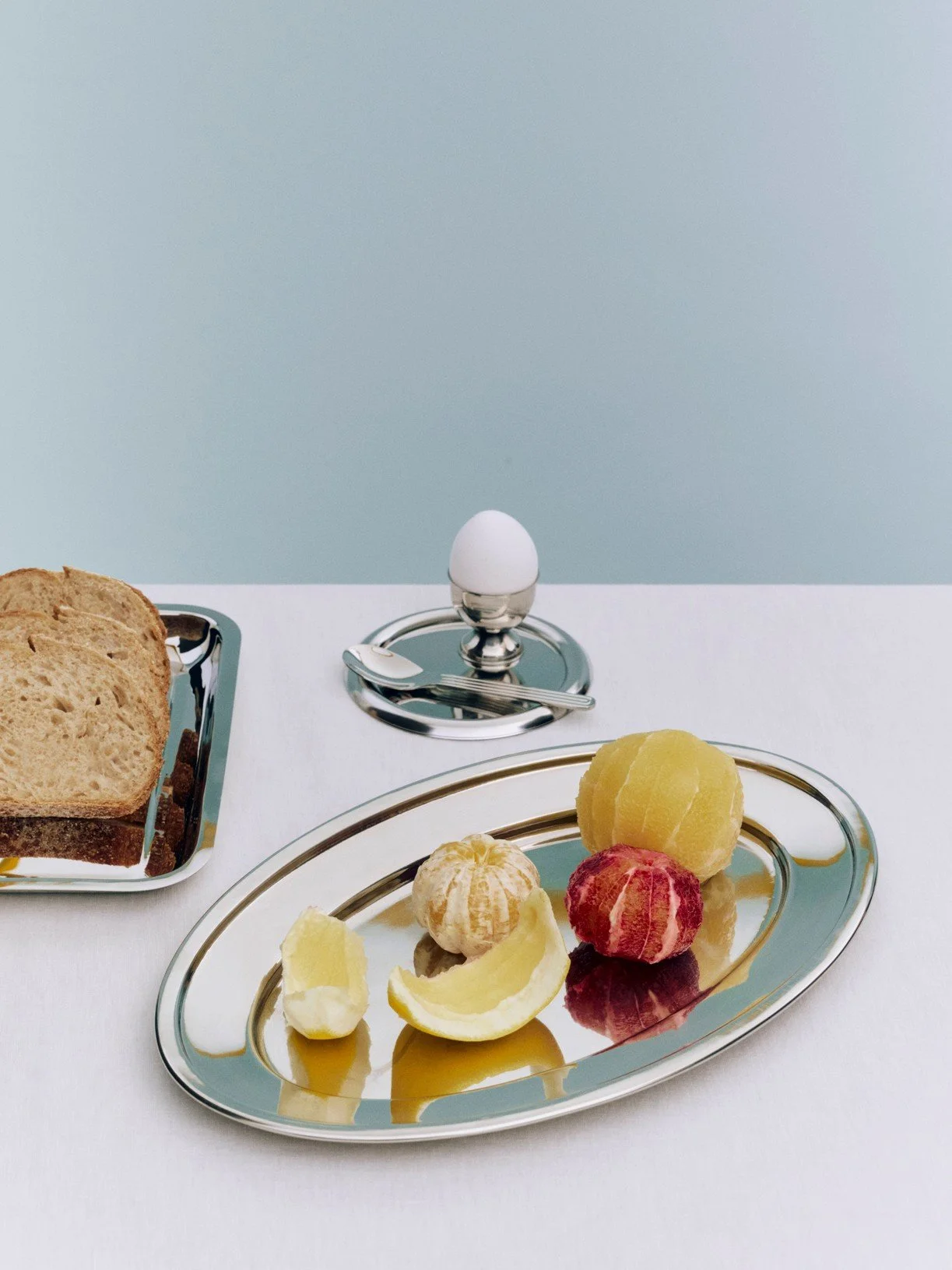 plateau-ovale-acier-inoxydable-inox-service-cuisine-hay-momentum-design-store-lille-rijsel-deco-mobilier-meubles-Essential Steel Oval Dish L_Essential Steel Round Dish S_Essential Steel Egg Cup.jpg