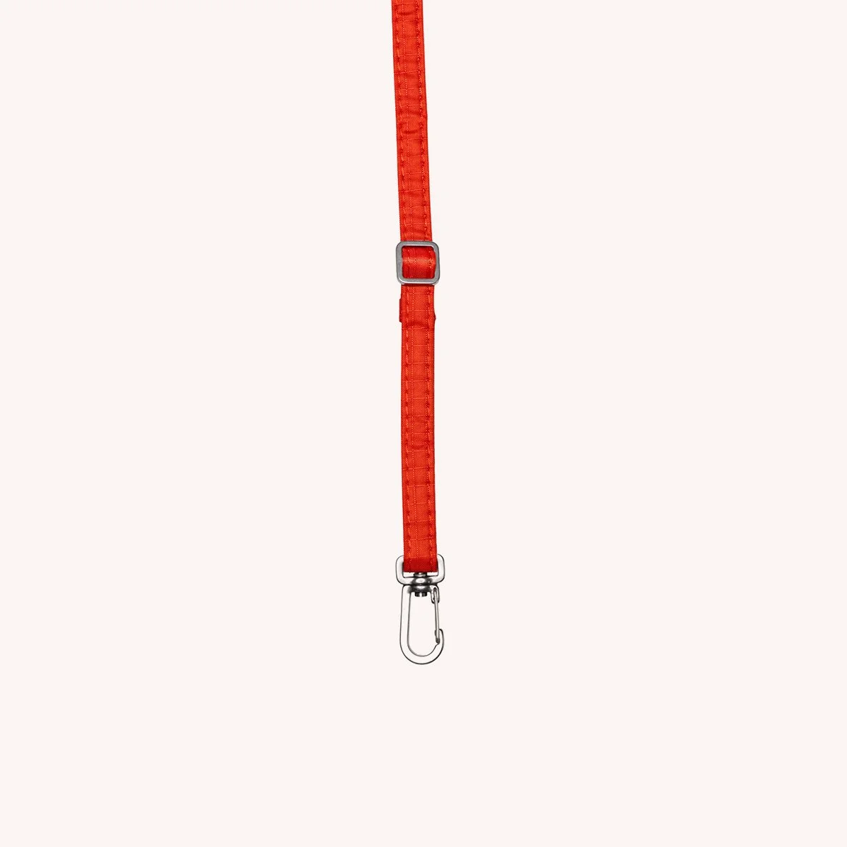 laniere-strap-pochette-pouch-form-2025-linge-susan-bijl-lifestyle-momentum-design-store-lille-mobilier-deco-curation-TNS.FORM.ANN-OS-1.jpg