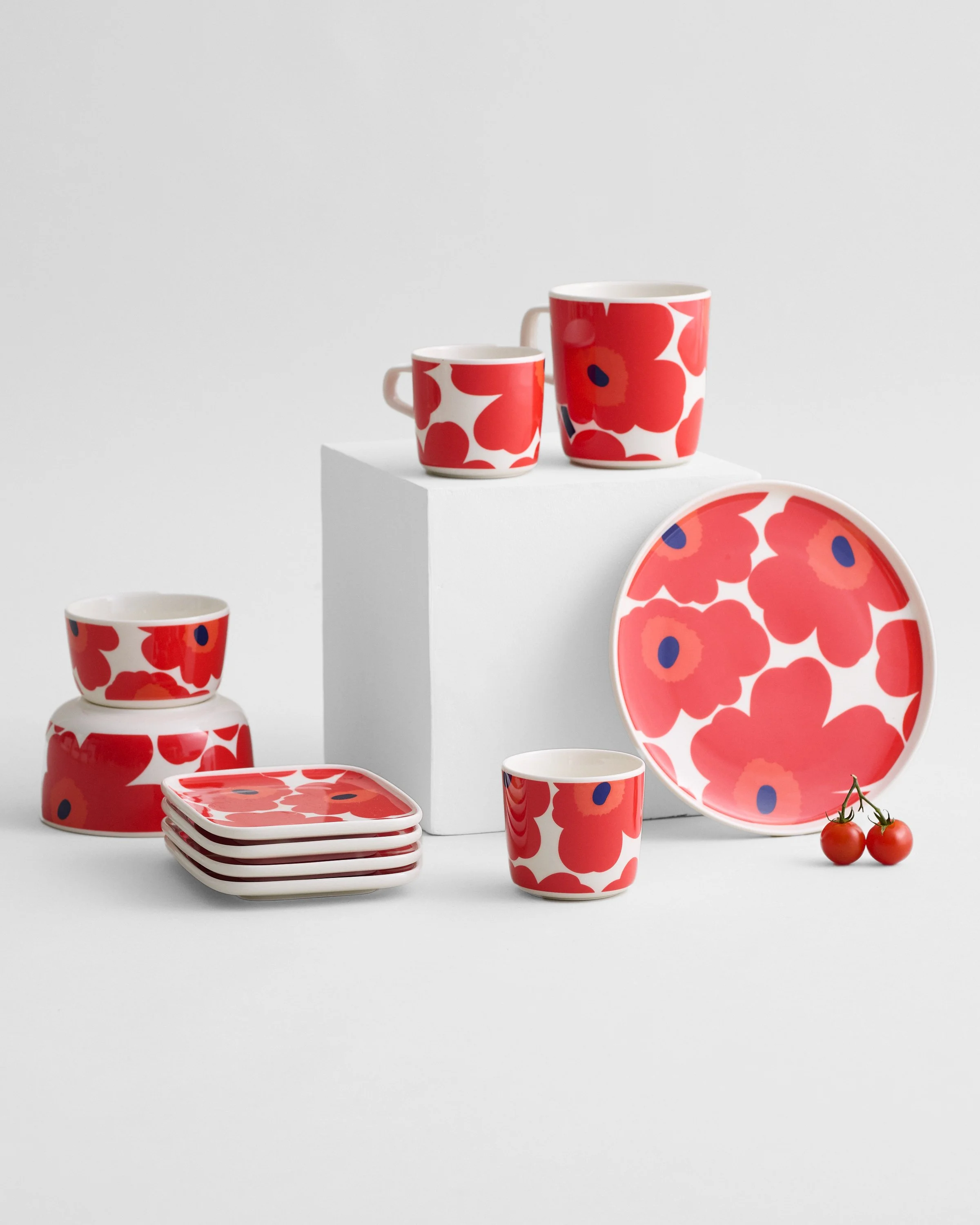 unikko-mug-marimekko-ceramique-oiva-tasse-momentum-design-store-lille-rijsel-curation-lifestyle-mobilier-deco-MM_Cont_Unikko2.jpg