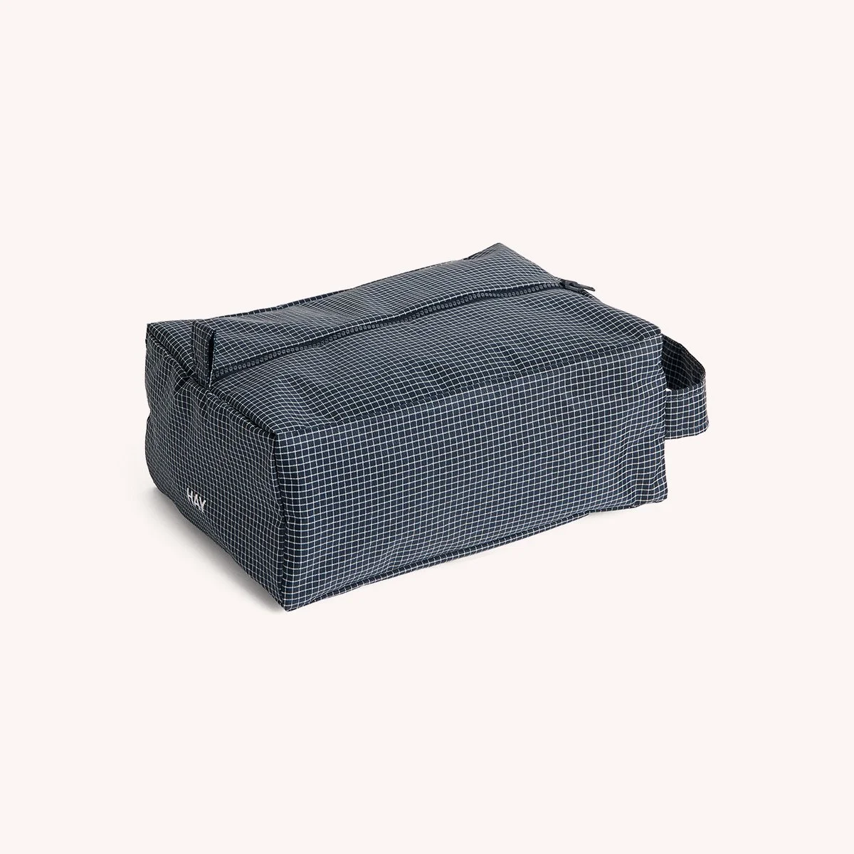 tote-bag-sac-trousse-toilette-recycle-hay-momentum-design-store-lille-rijsel-curation-lifestyle-mobilier-AF781-A601-AE89_Grid Wash Bag S dark blue.jpg