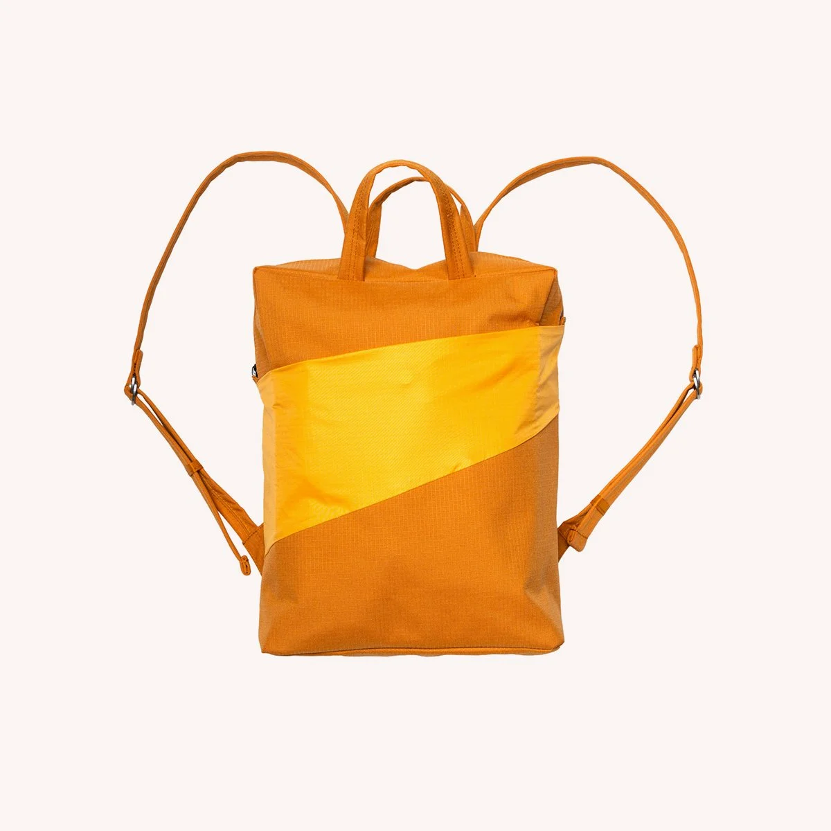susan-bijl-sac-pochette-shopping-bag-flash-banane-trash-untitled-2026-momentum-design-store-lille-rijsel-curation-lifestyle-mobilier-deco-2429-679-8508.jpg