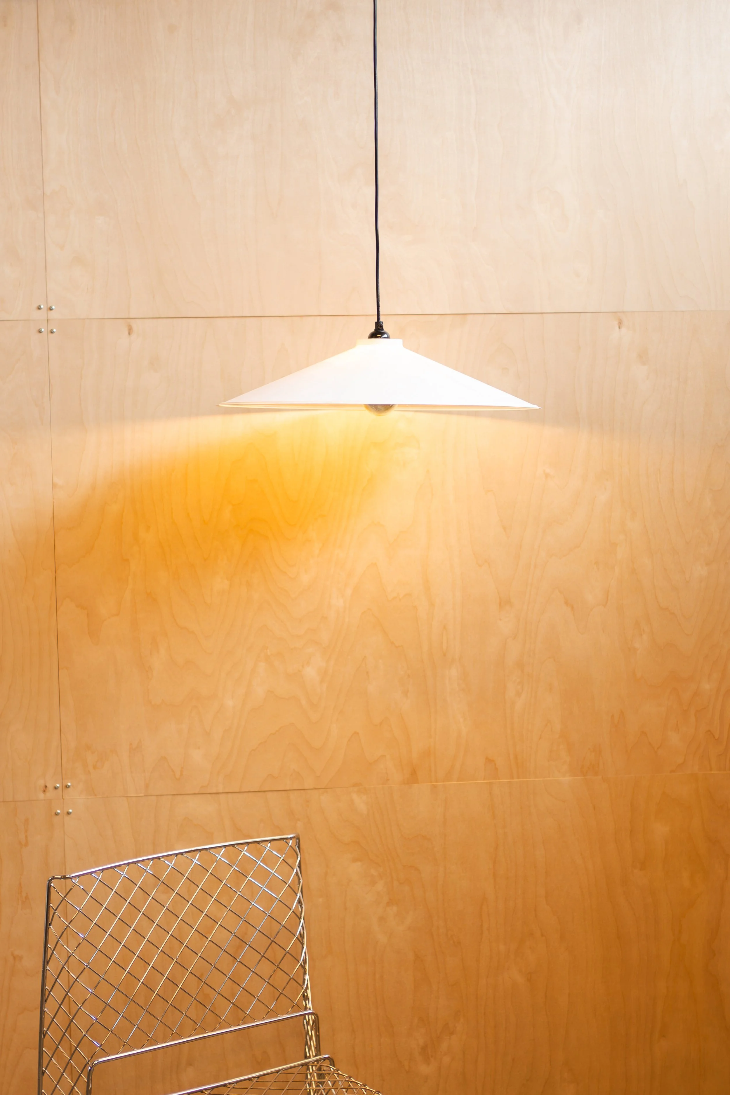 suspension-daily-paper-abat-jour-papier-recycle-matias-moellenbach-momentum-design-store-lille-mobilier-sofa-rijsel-daip.jpg