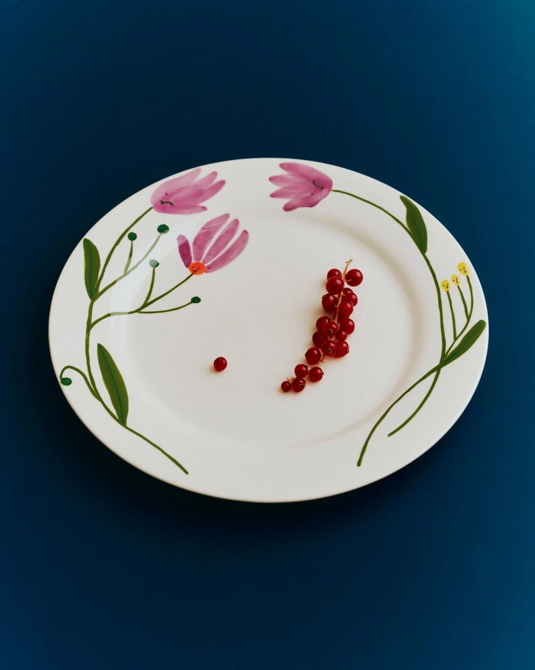 vaisselle-la-pittura-emma-kohlmann-hay-momentum-design-store-lille-rijsel-La Pittura Plate wild flower crocus.jpg