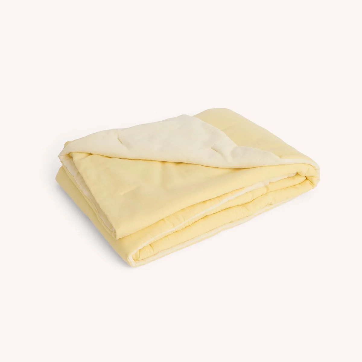 plaid-couverture-exterieur-outdoor-hay-momentum-design-store-lille-rijsel-curation-mobilier-jardin-AF576-A665-AB45_Air Quilt 140x200 cm soft yellow.jpg