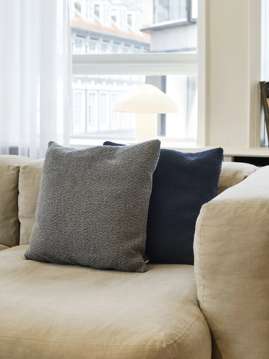 coussin-texture-momentum-design-store-lille-curation-rijsel-mobilier-luminaires-Texture Cushion grey_Texture Cushion dark blue 01.jpg