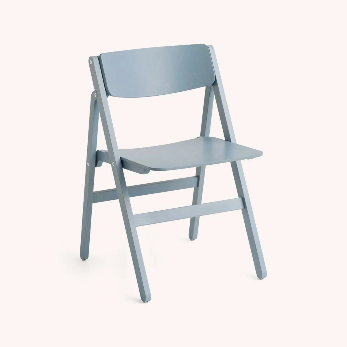 chaise-backlfip-pliable-bois-2026-support-mural-salon-diner-cuisine-hay-meubles-momentum-design-store-lille-rijsel-deco-mobilier-meubles-AF774-F772_Backflip Chair, cloud blue.jpg