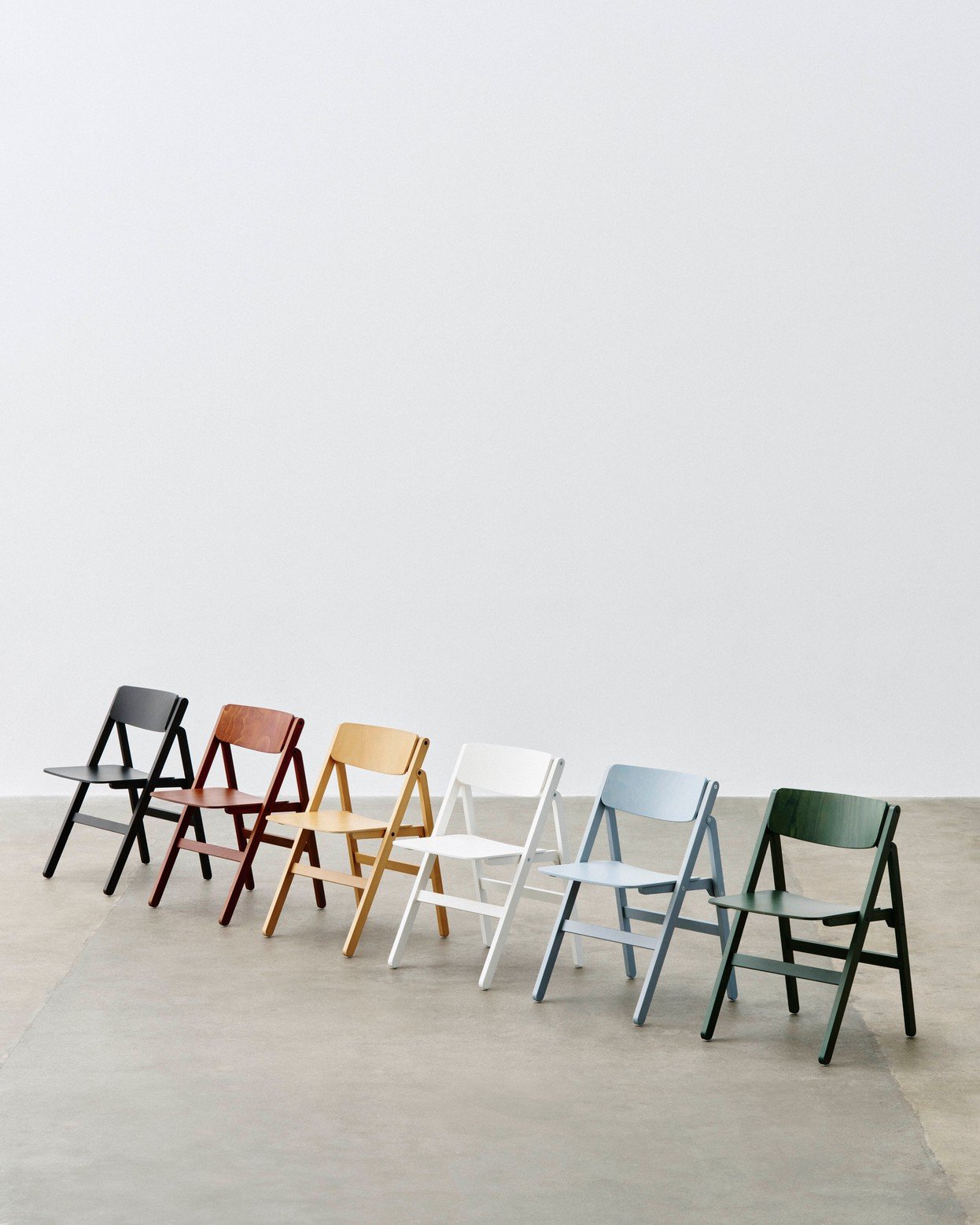chaise-pliable-backflip-salon-bois-hay-momentum-design-store-lille-rijsel-deco-mobilier-meubles-Backflip Chair family_03.jpg