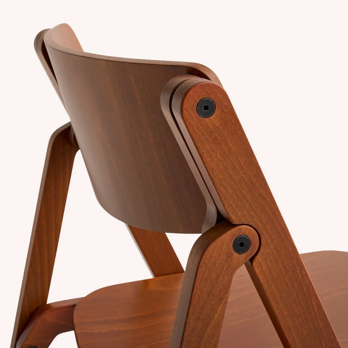 chaise-backlfip-pliable-bois-2026-support-mural-salon-diner-cuisine-hay-meubles-momentum-design-store-lille-rijsel-deco-mobilier-meubles-AF774-G377_Backflip Chair, bronze_detail.jpg