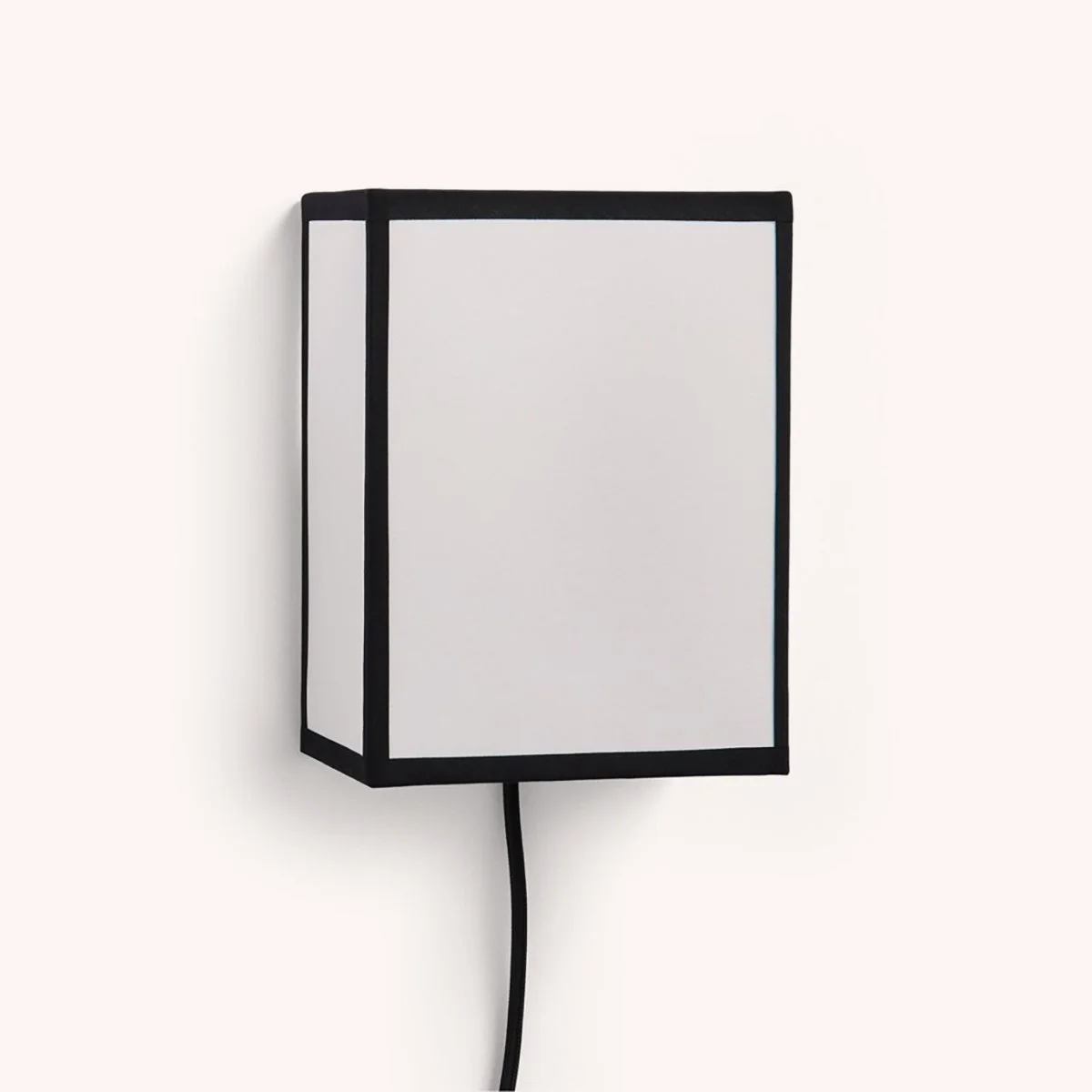 ava-applique-murale-ana-kras-luminaire-noir-blanc-mobilier-hay-design-momentum-lille-curation-luminaire-meuble-rijsel-deco-AE872-A605_Ava Square Wall Lamp white.jpg