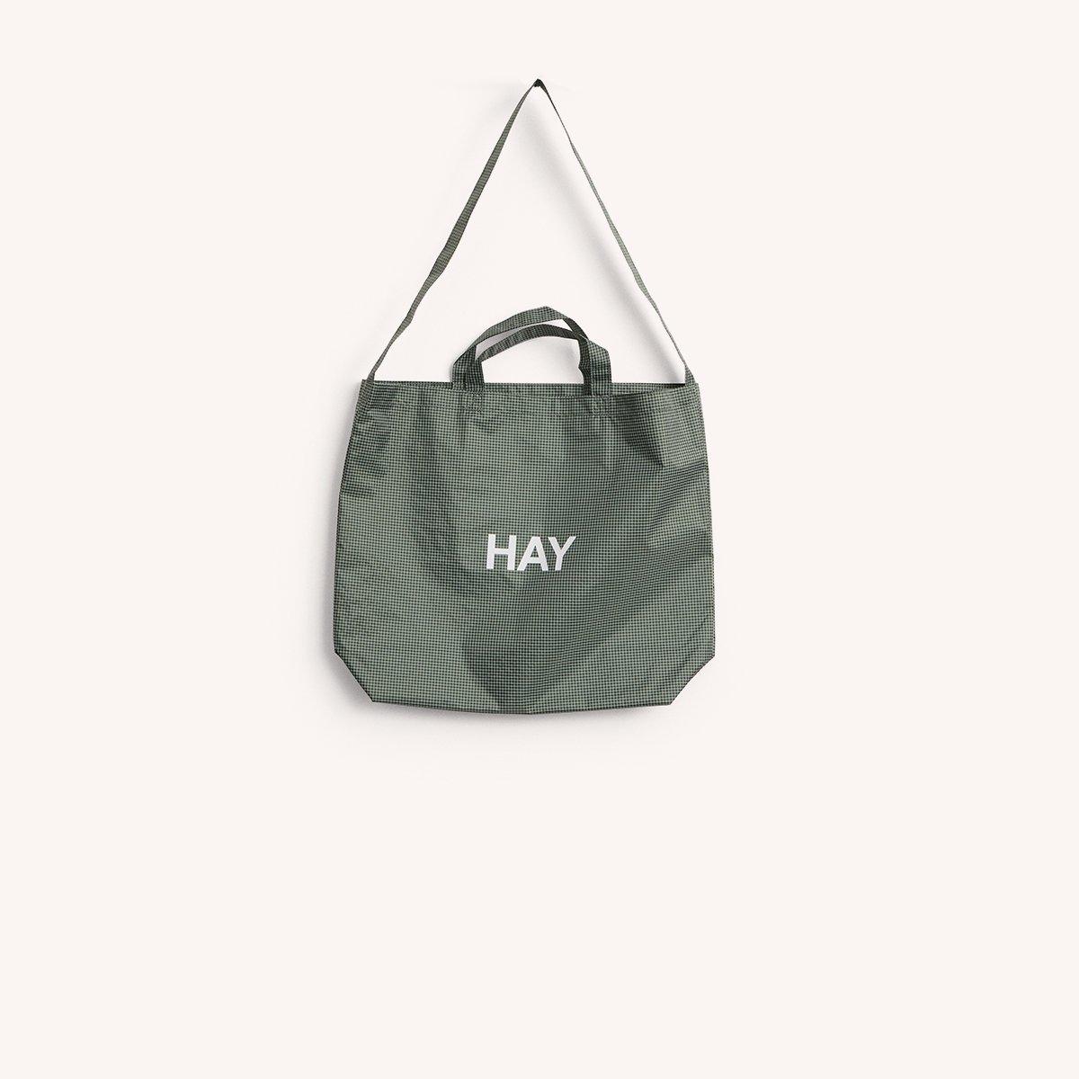 tote-bag-sac-trousse-toilette-recycle-hay-momentum-design-store-lille-rijsel-curation-lifestyle-mobilier-AF780-A602-AE77_Grid Crossover Bag M dark green.jpg