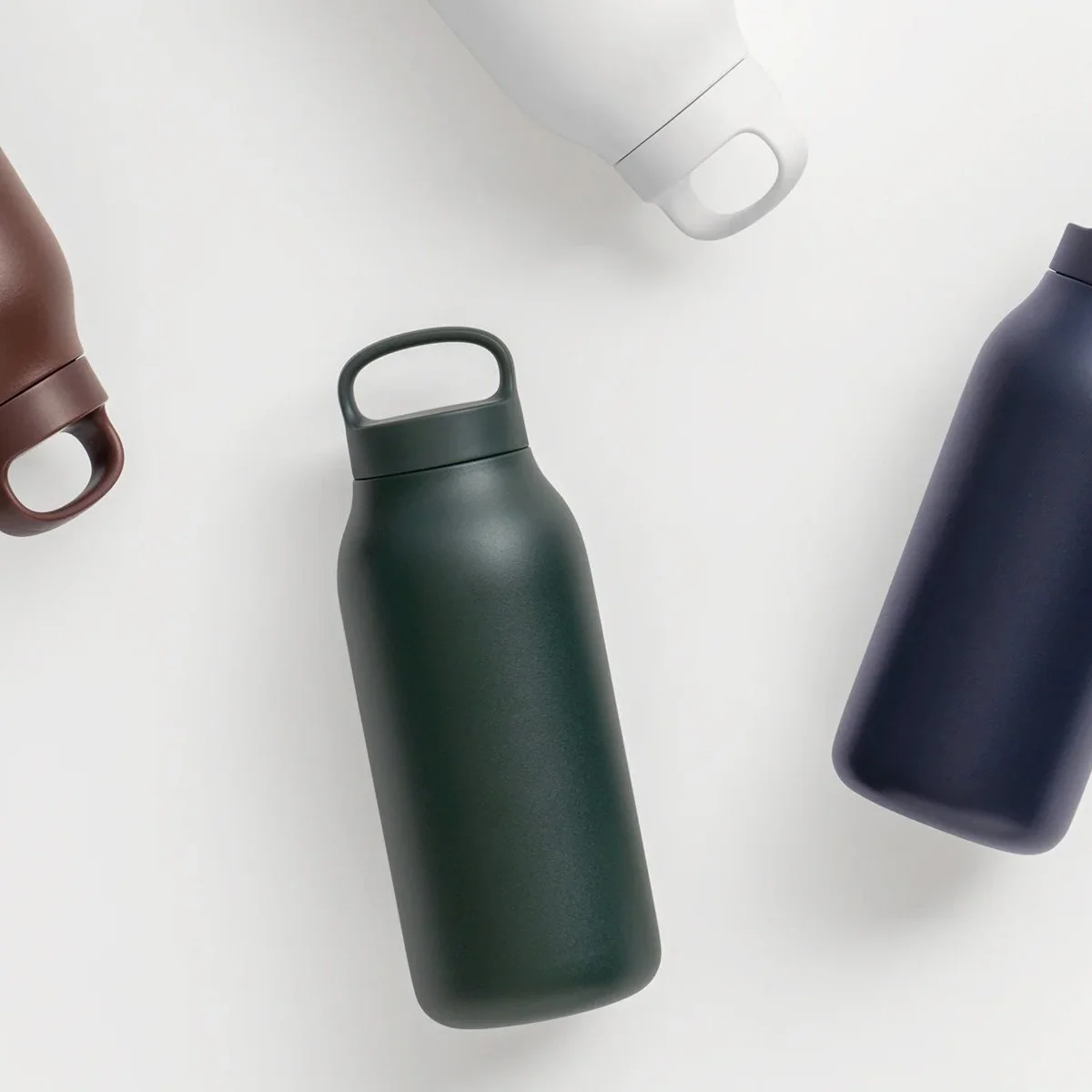 water-tumbler-550ml-kinto-thermos-isotherme-momentum-design-store-lille-curation-wt550_detail_05.jpg copie.jpg
