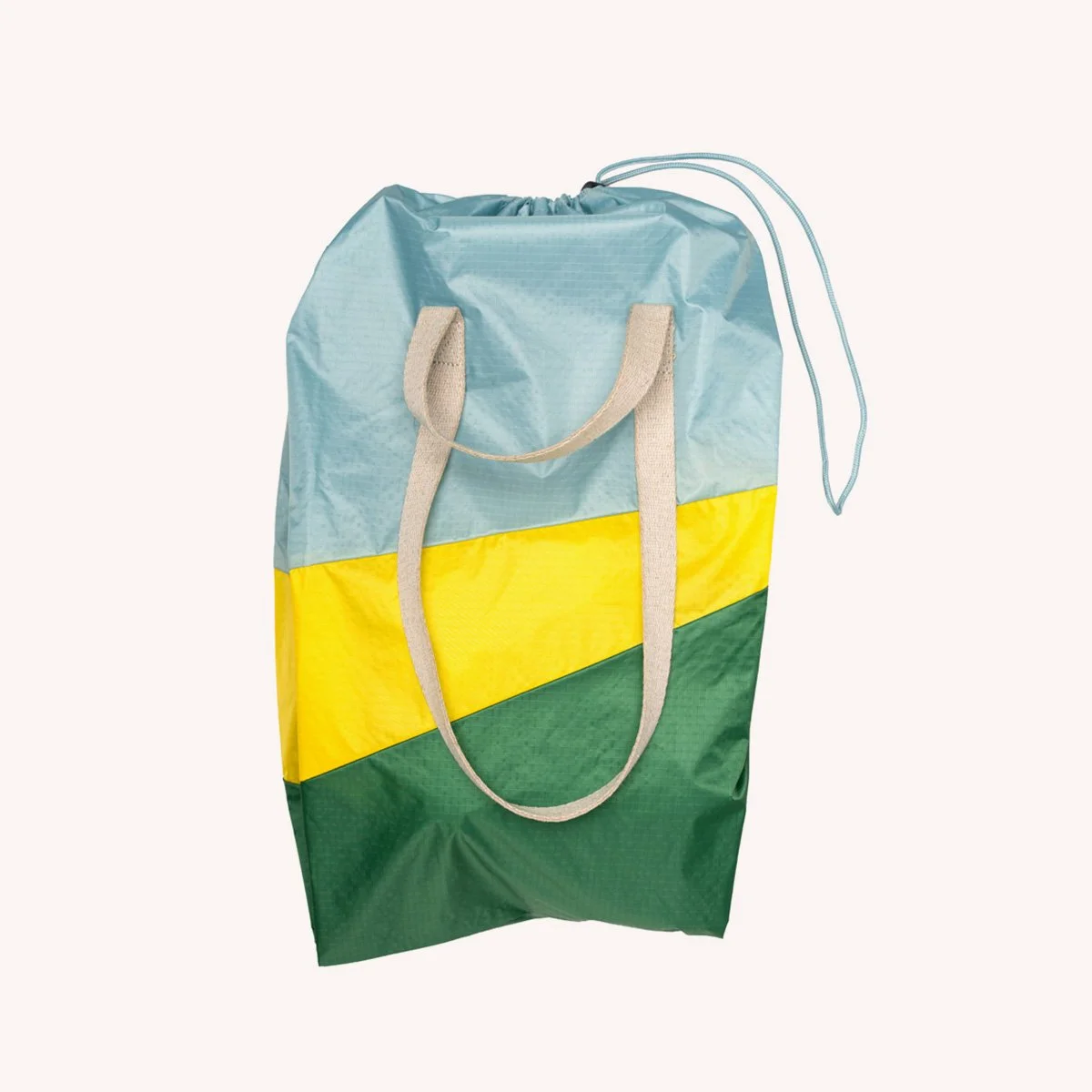 trash-bag-m-form-2025-linge-susan-bijl-lifestyle-momentum-design-store-lille-mobilier-deco-curation-TNTR.FORM.FRA.TVY.DA-2.jpg