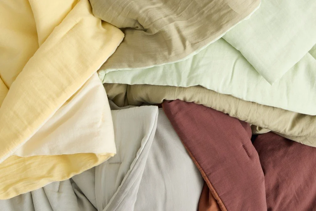 couverture-exterieur-outdoor-plaid-hay-momentum-design-store-lille-rijsel-curation-lifestyle-mobilier-Air Quilt 140x200 cm detail.jpg