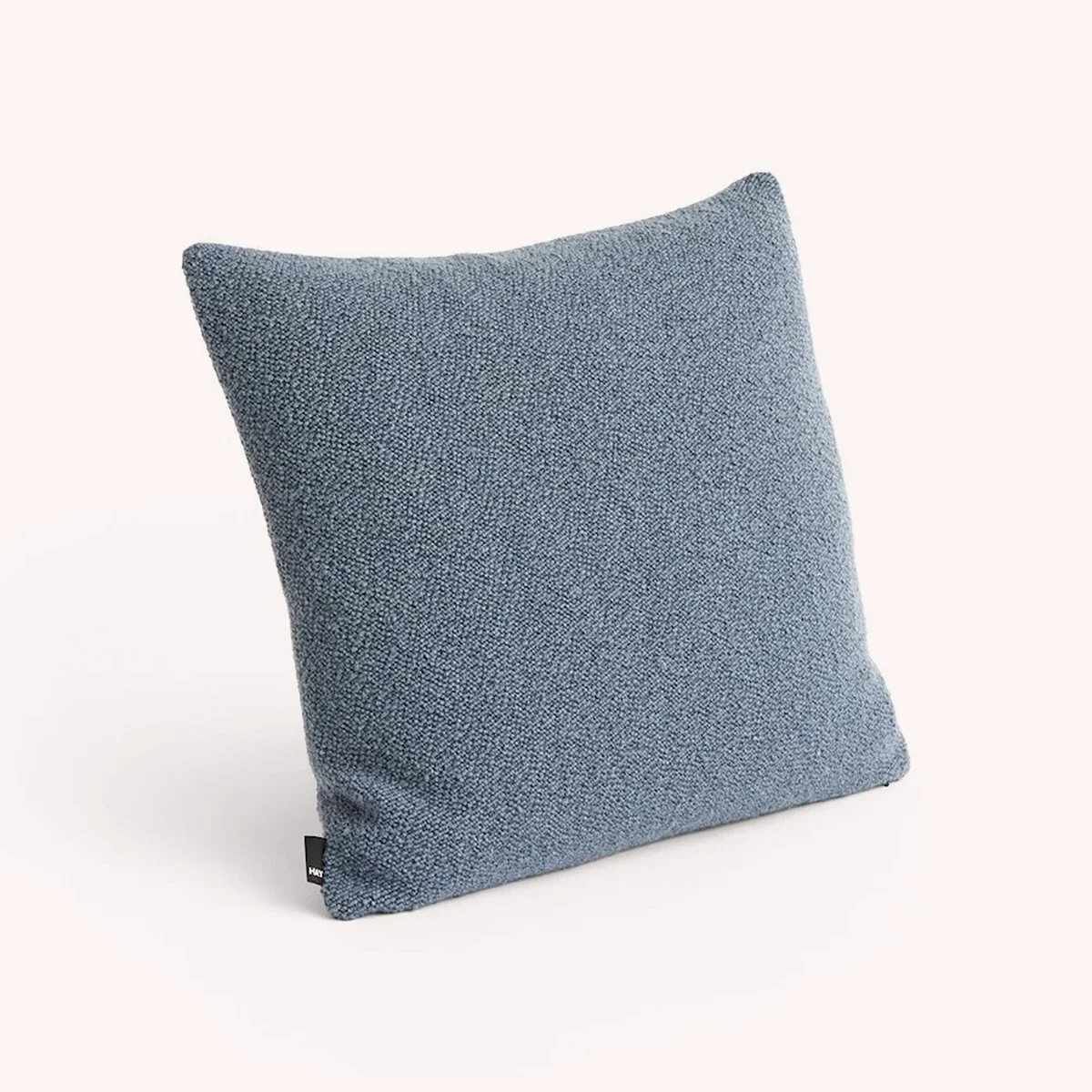 coussin-texture-mobilier-salon-bureau-hay-momentum-design-store-lille-curation-rijsel-cushion-pigeon-blue.jpg