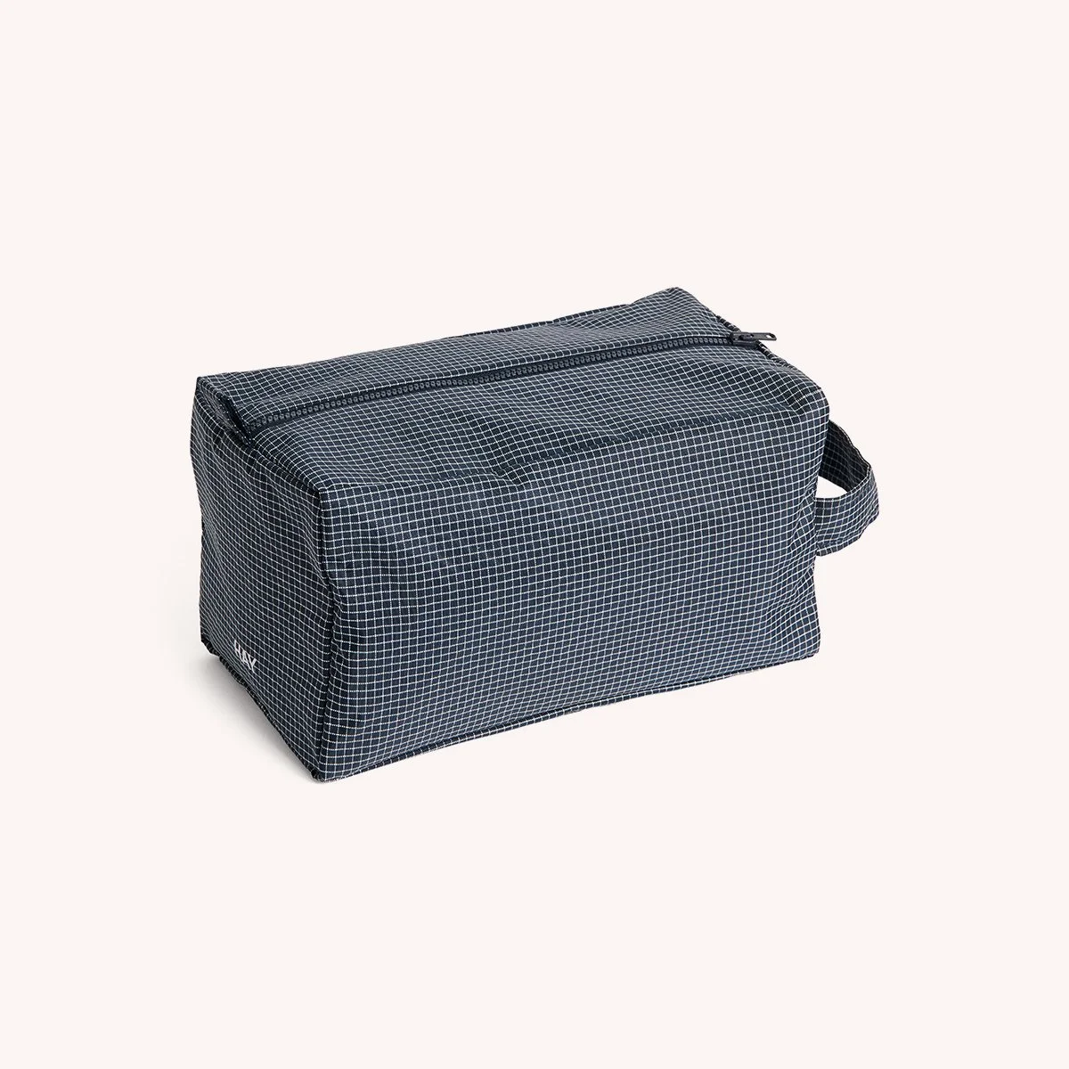 tote-bag-sac-trousse-toilette-recycle-hay-momentum-design-store-lille-rijsel-curation-lifestyle-mobilier-AF781-A602-AE89_Grid Wash Bag M dark blue.jpg
