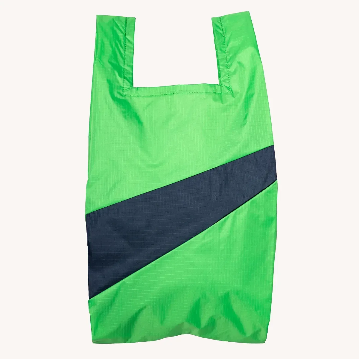 shopping-bag-m-bum-bag-susan-bijl-momentum-design-store-lille-rijsel-deco-maison-leftover-greenscreen-sailor.jpg.webp