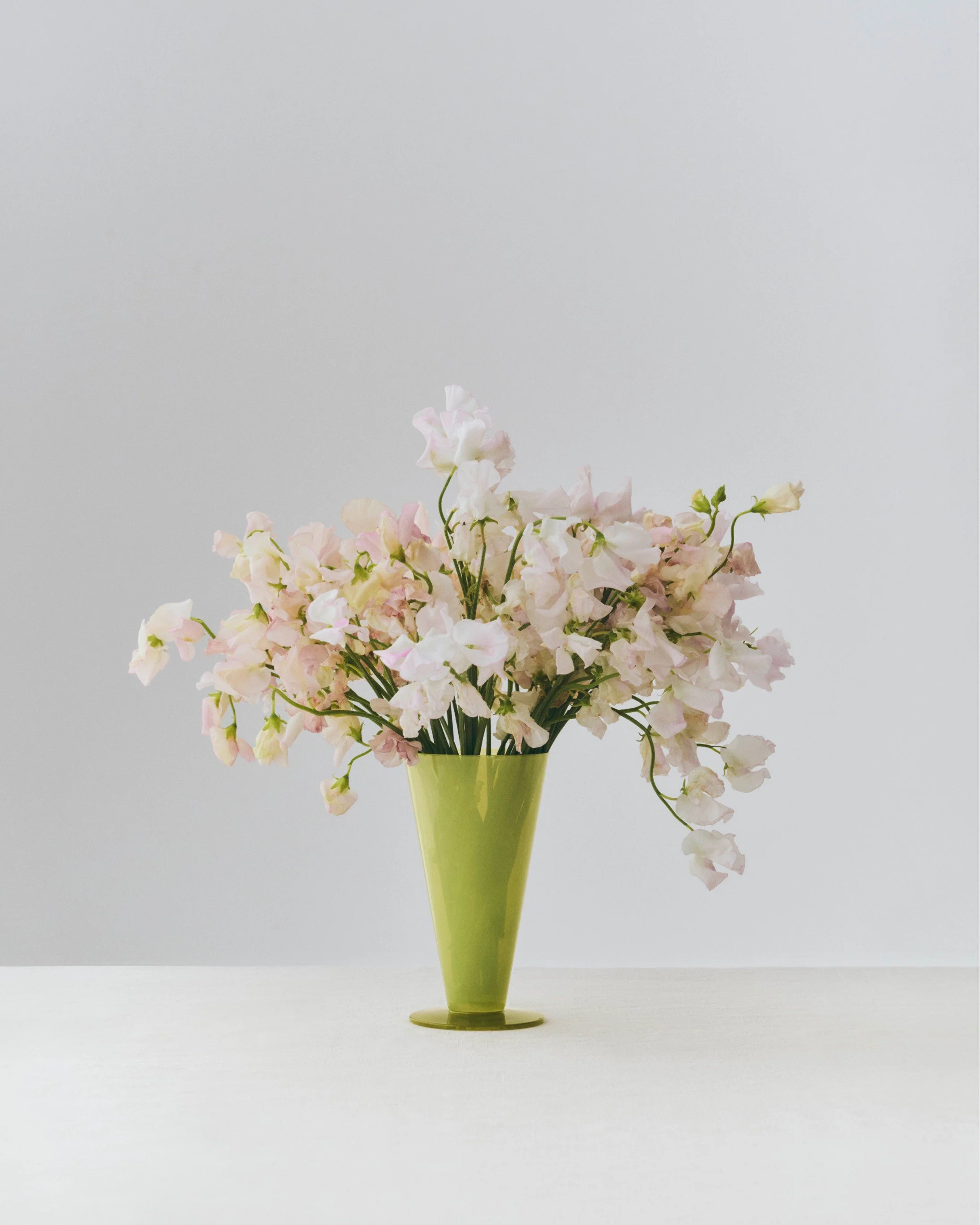 vase-conical-glass-verre-hay-momentum-design-store-lille-mobilier-deco-rijsel-Conical Vase S light green and dark lime.jpg