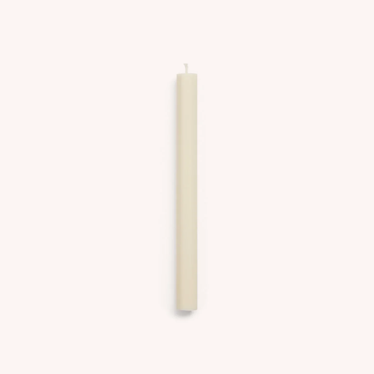 bougie-hexagonale-hexagon-stearin-wax-hay-momentum-design-store-lille-mobilier-deco-curation-AE730-A675_Hexagon Candle off-white.jpg