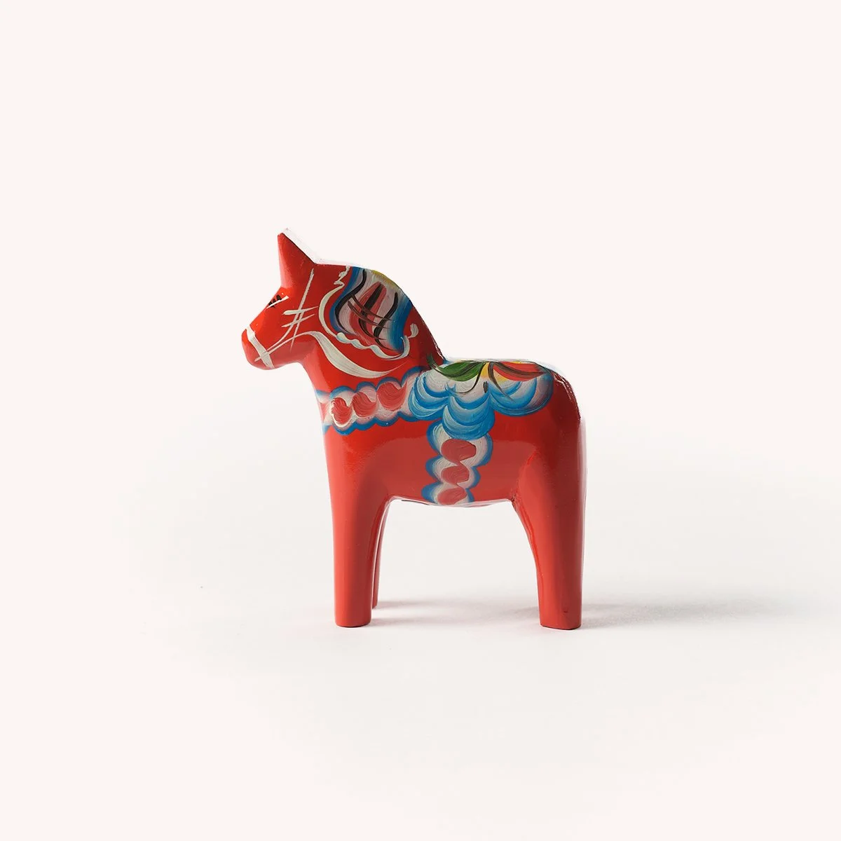 cheval-dala-suedois-dalecarlie-bois-artisanal-design-store-lille-mobilier-luminaire-deco-b2b-hay-curation-Momentum_c_studio.b.helle 12.jpg