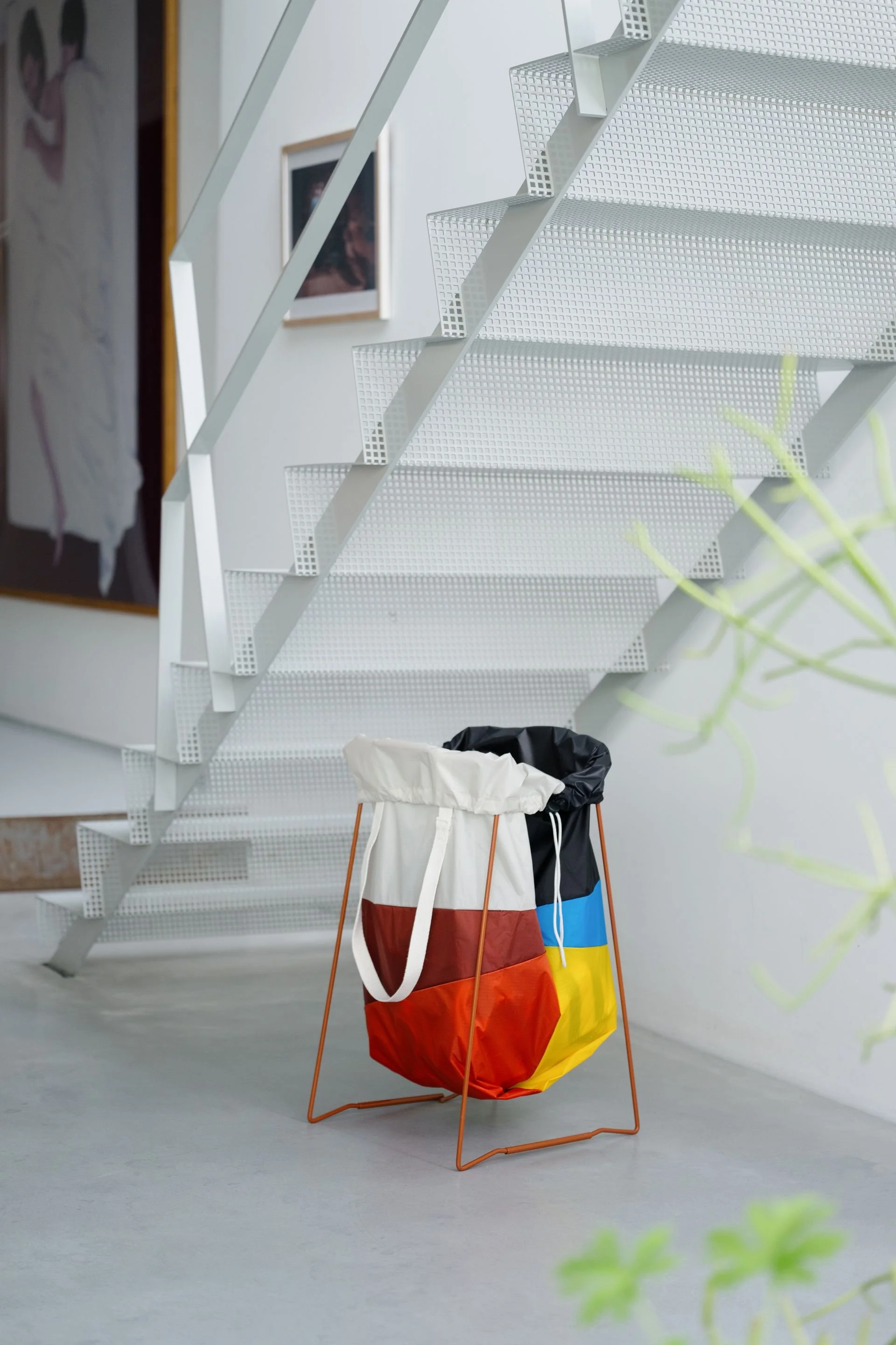 sac-the-new-trash-bag-L-leftover-susanbijl-linge-bain-lifestyle-momentum-design-store-lille-rijsel-deco-mobilier-selection-TNTR.LEF3.MUL.OXY-L-1885-708-76.jpg
