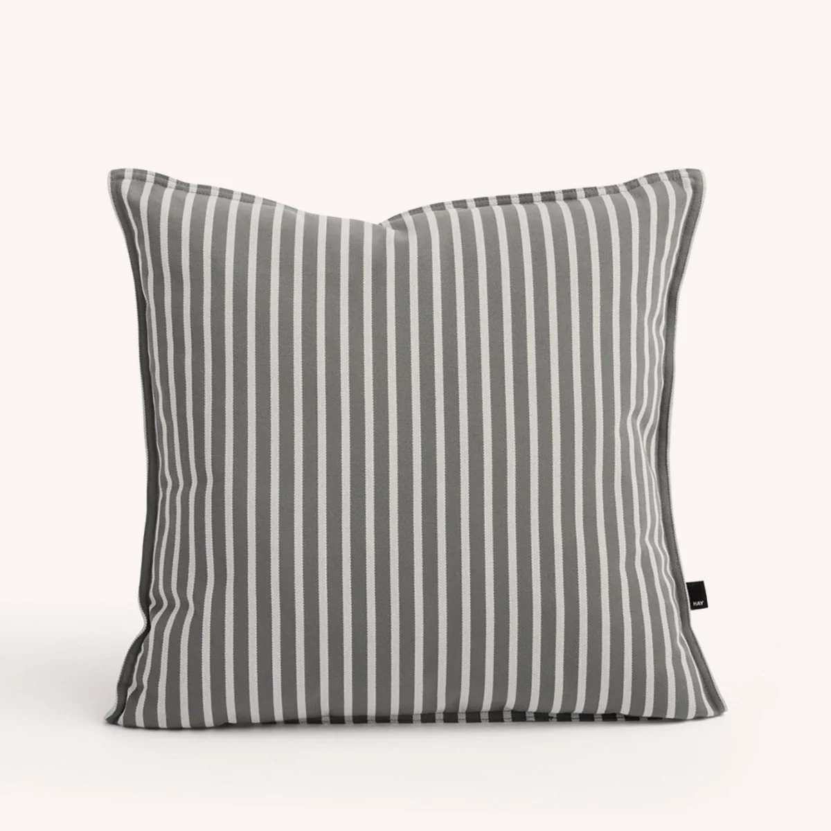 coussin-exterieur-outdoor-terrasse-jardin-hay-momentum-design-store-lille-rijsel-curation-mobilier-AF585-A921-AV04_Terrazza Cushion 50x50 cm grey bold stripe.jpg
