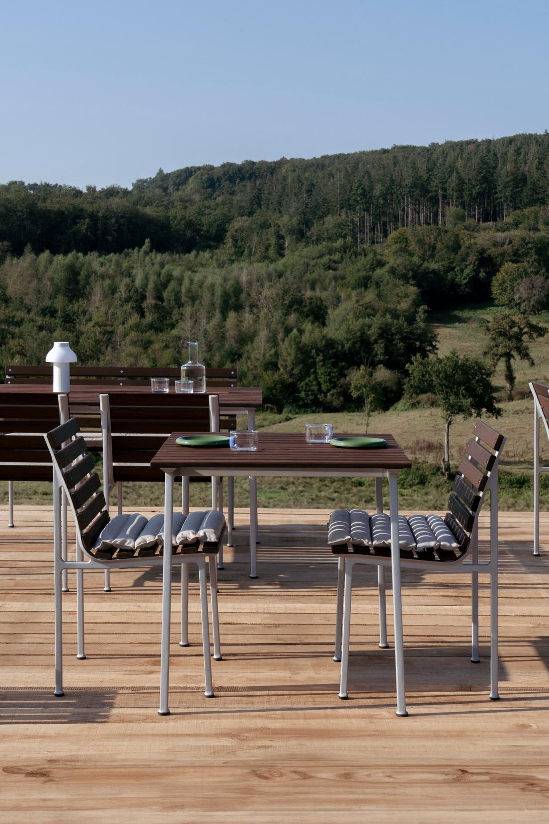 Traverse Chair heat treated oiled ash_Traverse Quilted Seat Cushion beige sand textile_Barro Plate green.jpg